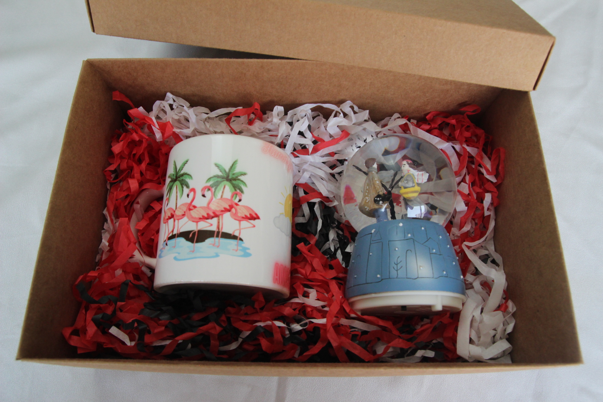 Uzak Mesafe Temalı Müzikli Kar Küresi Ve Flamingo Temalı Kupa Bardak En Çok Satan Hediye Seti