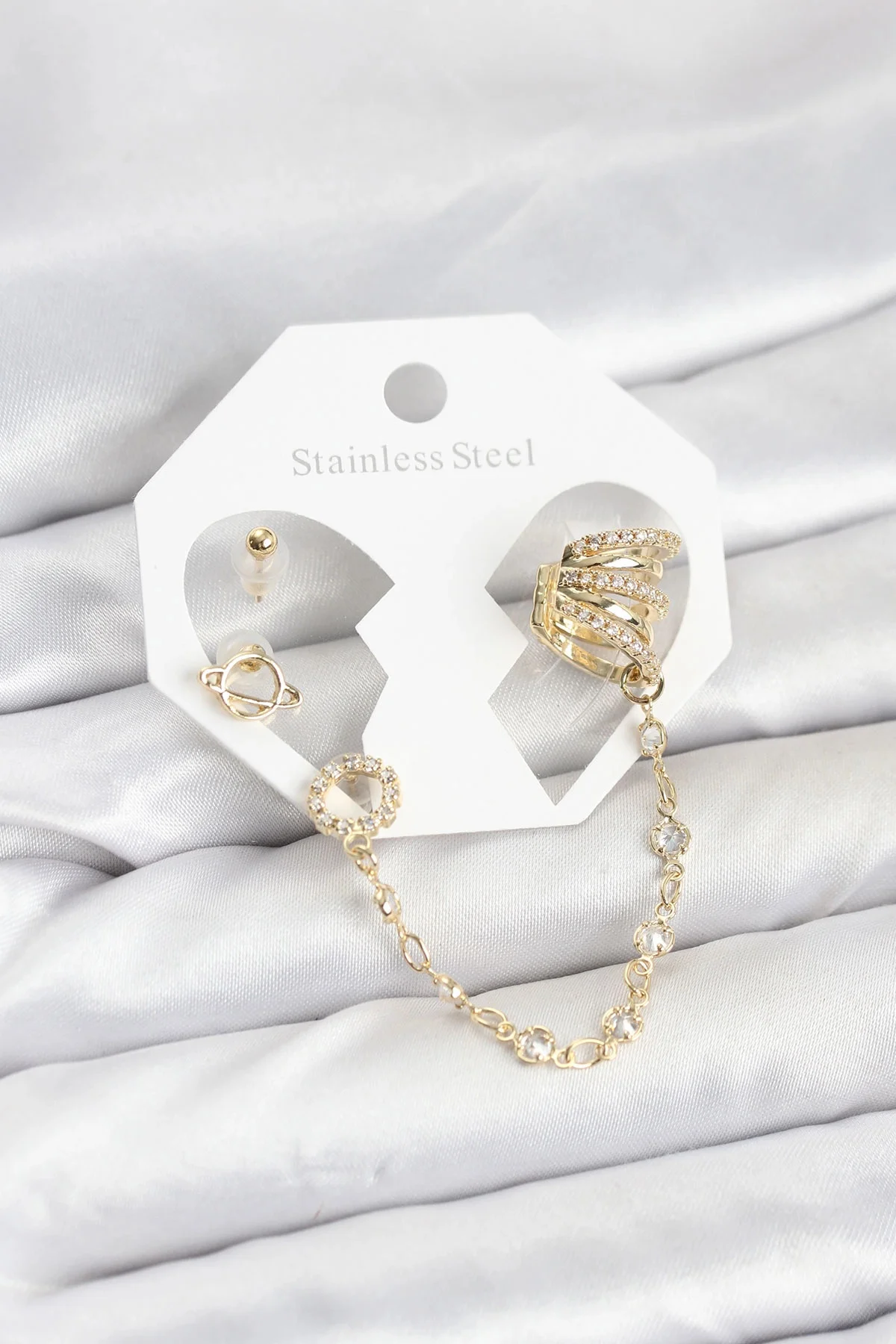 Uzay Model Pirinç Gold Renk Zincir Bağlantılı Ear Cuff Küpe Seti Uzay Model Pirinç Gold Renk Zincir Bağlantılı Ear Cuff Küpe Seti