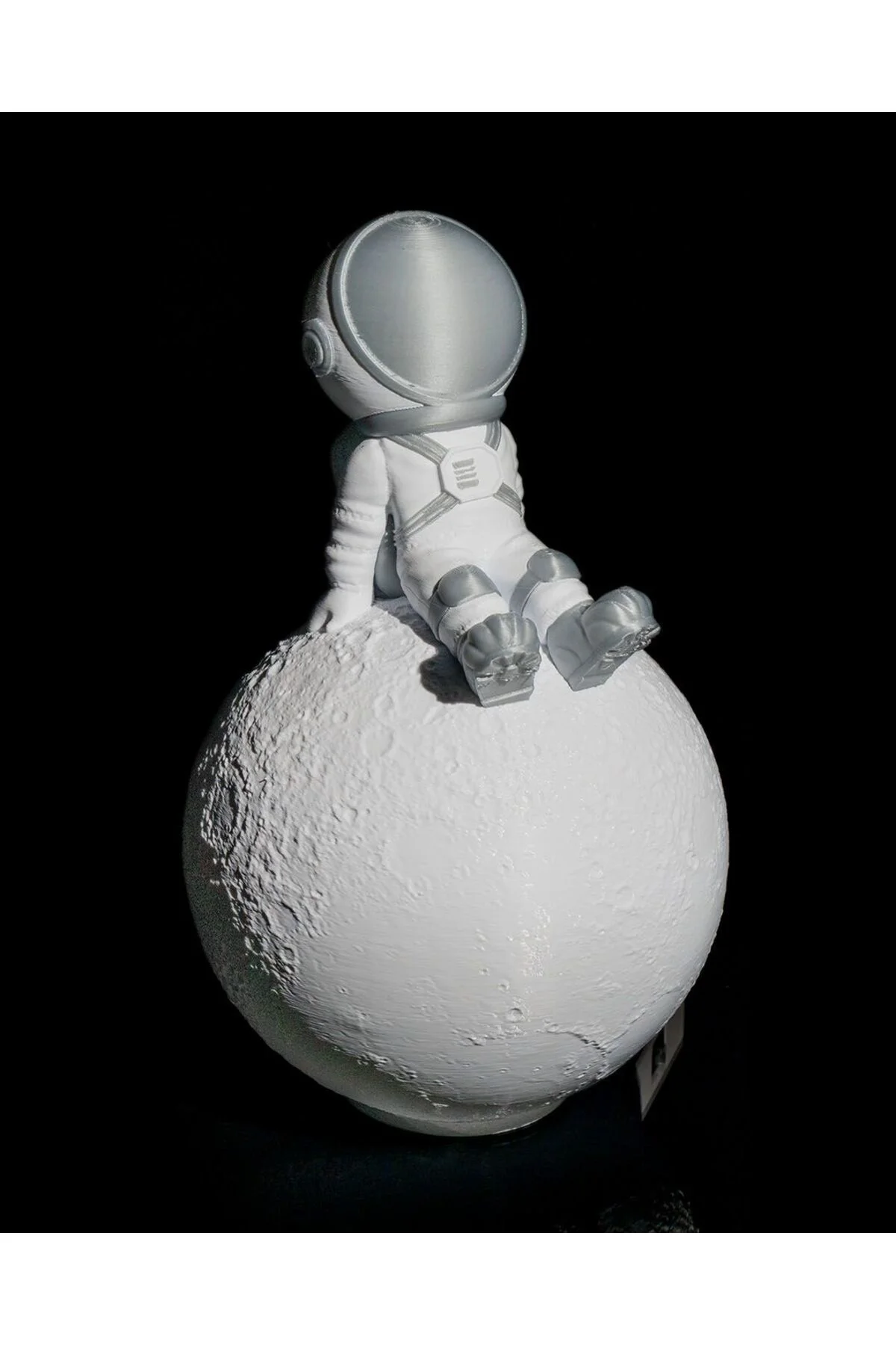 Uzayda Astronot Lamba Ay Yüzeyinde Astronot Duvar Lambası Büyük Boy 23CM