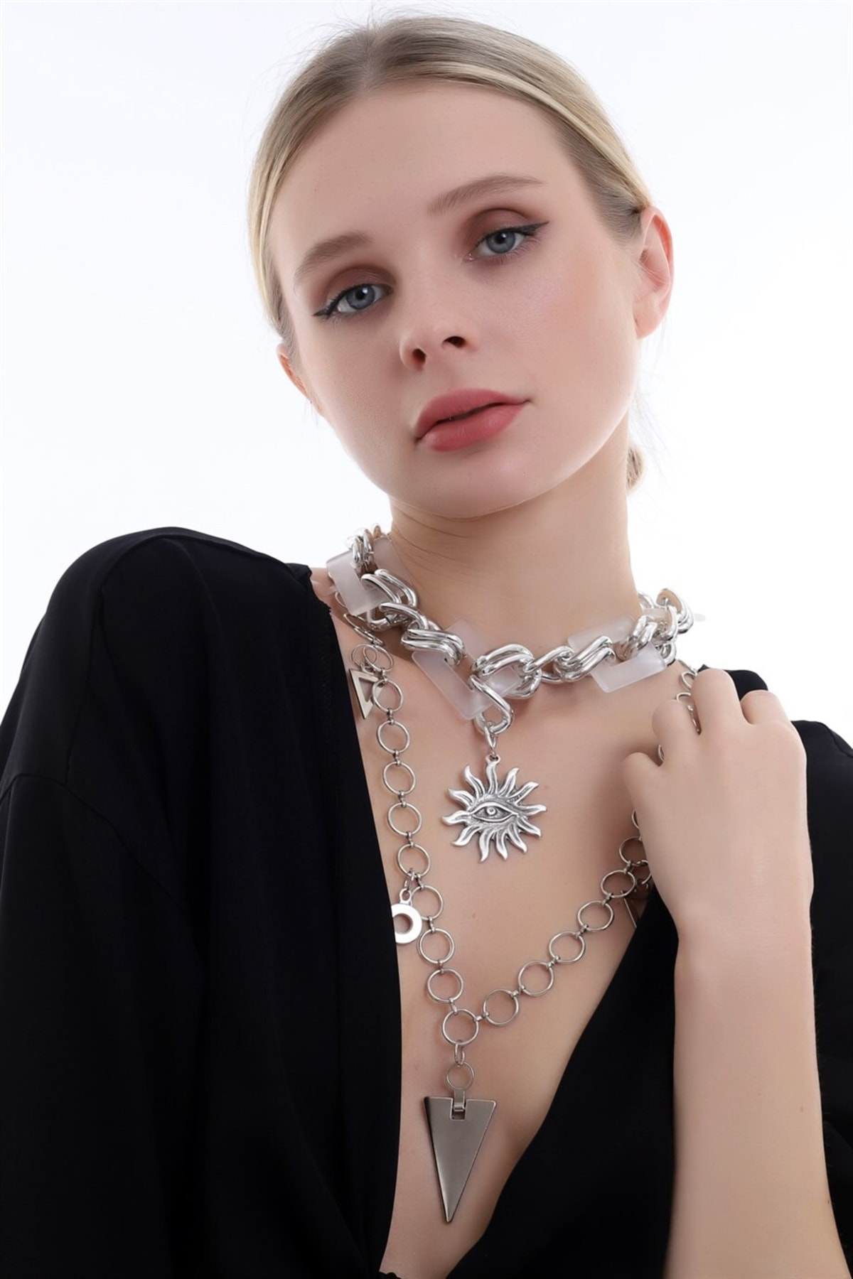 Uzun Güneş Sembollü Zarif Ve Şık Zincir Kolye