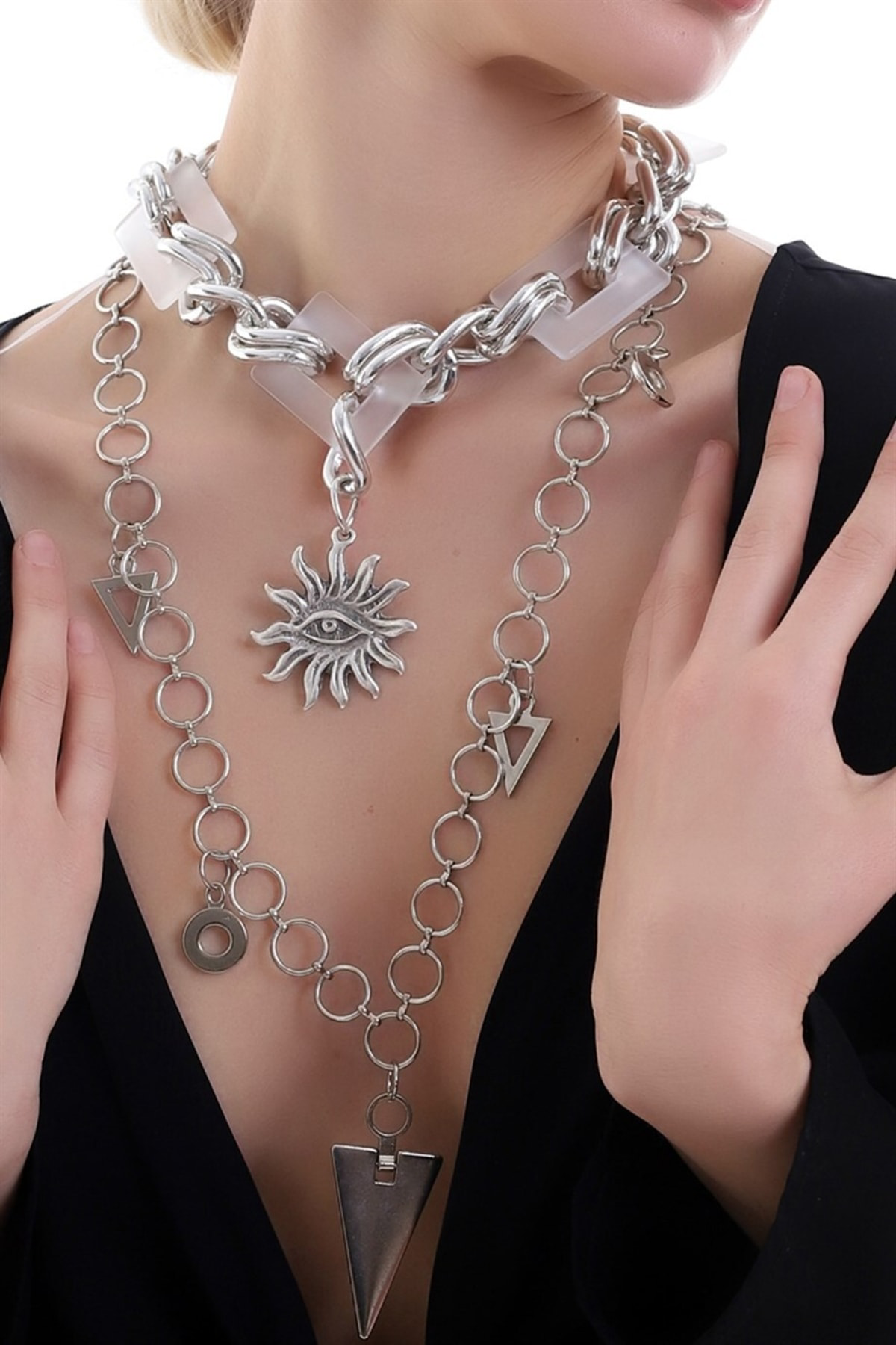 Uzun Güneş Sembollü Zarif Ve Şık Zincir Kolye
