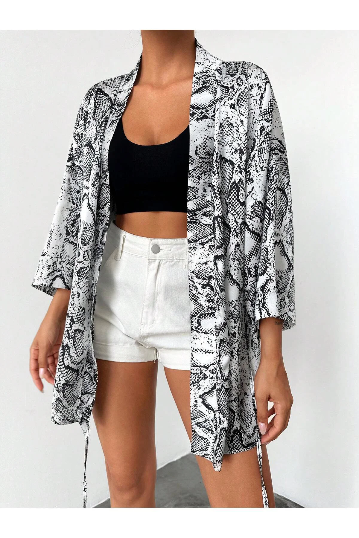 Uzun Kol Yılan Desenli Belden Bağlamalı Rahat Kalıp Kısa Saten Ki