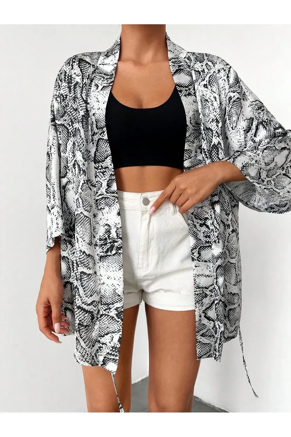 Uzun Kol Yılan Desenli Belden Bağlamalı Rahat Kalıp Kısa Saten Ki