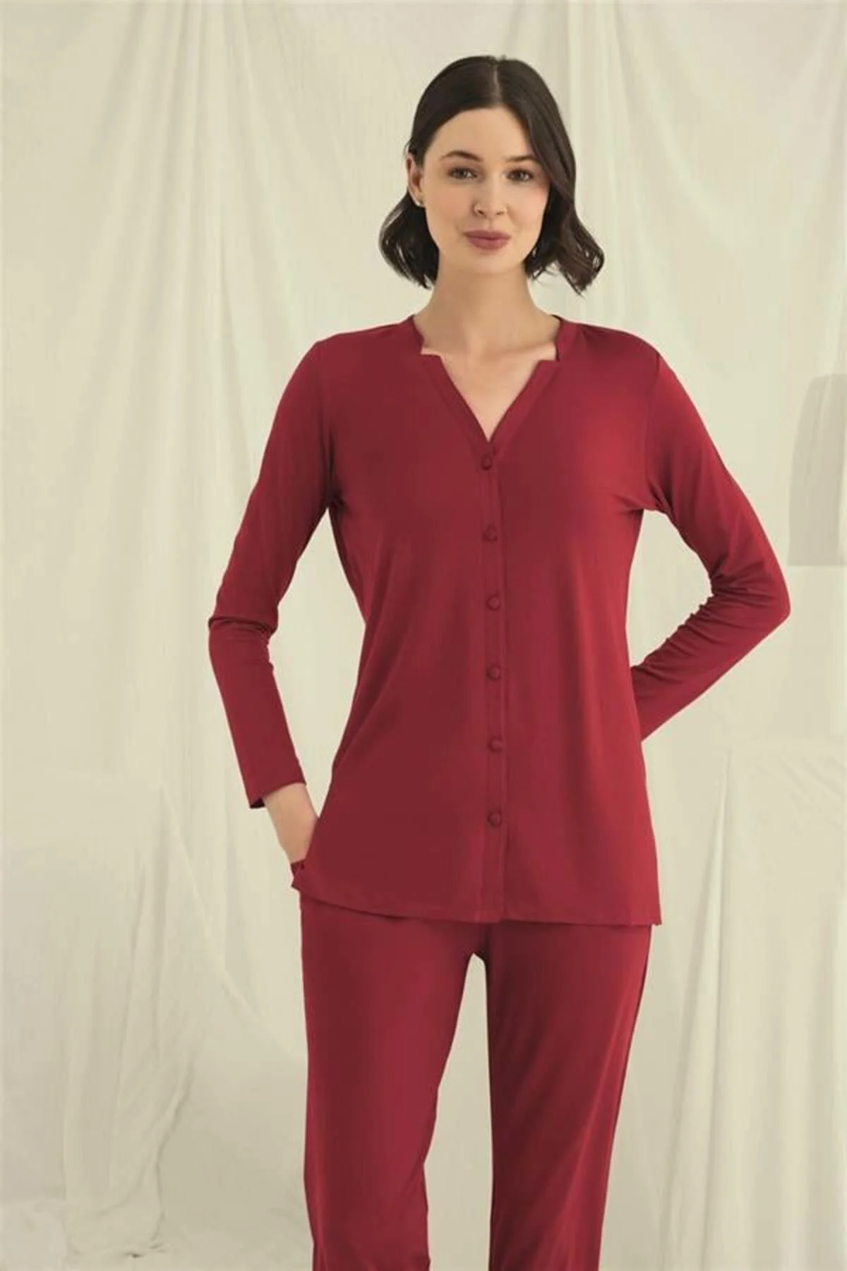 Uzun Kollu Boydan Düğmeli V Yaka Pijama Takımı Uzun Kollu Boydan Düğmeli V Yaka Pijama Takımı