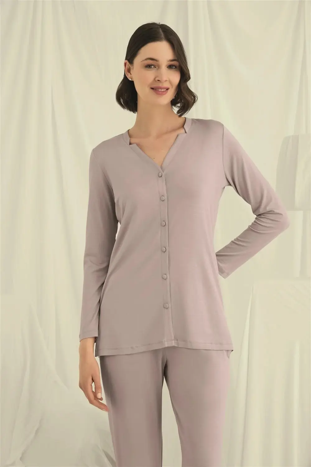 Uzun Kollu Düğmeli V Yaka Pijama Takımı