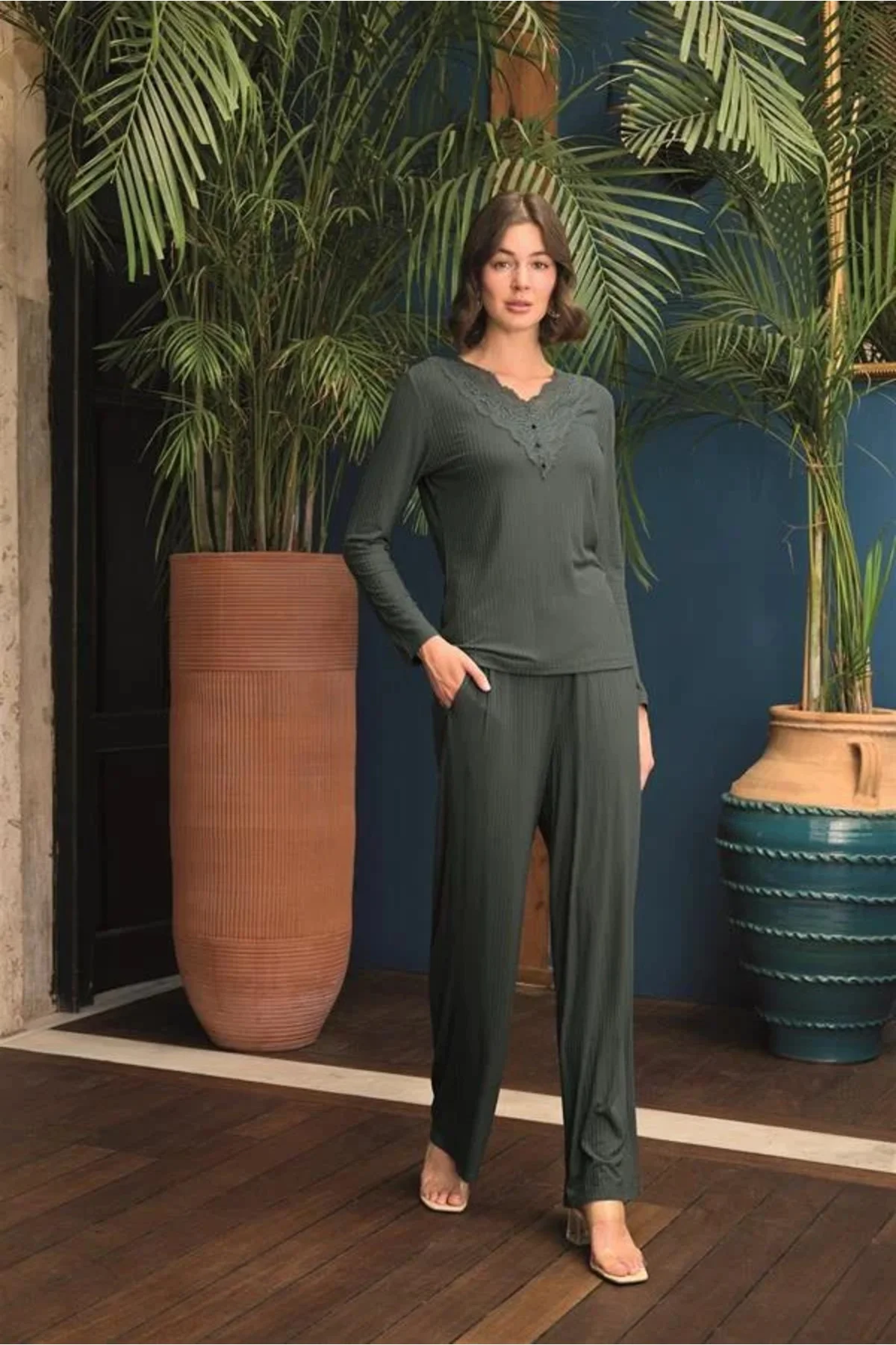 Uzun Kollu Önü Düğmeli V Yaka Pijama Takımı Fiyatı, Yorumları ve Özellikleri