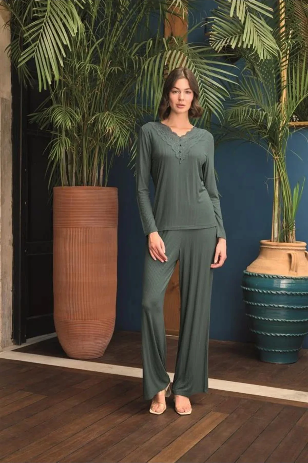 Uzun Kollu Önü Düğmeli V Yaka Pijama Takımı Fiyatı, Yorumları ve Özellikleri