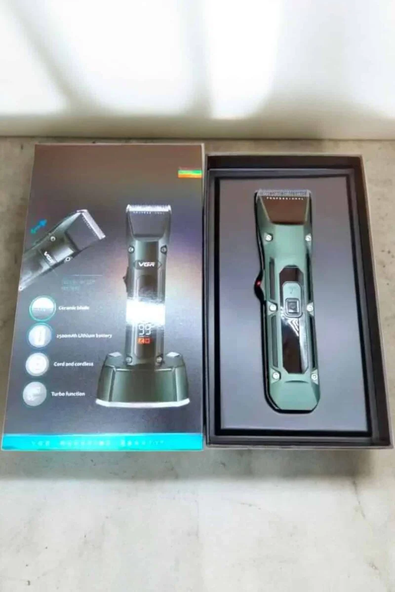 Uzun Pil Ömrü Şarjlı Tıraş Makinesi - 300 Dakika Kesintisiz Kesim, 3.5 Saat Hızlı Şarj, 220V