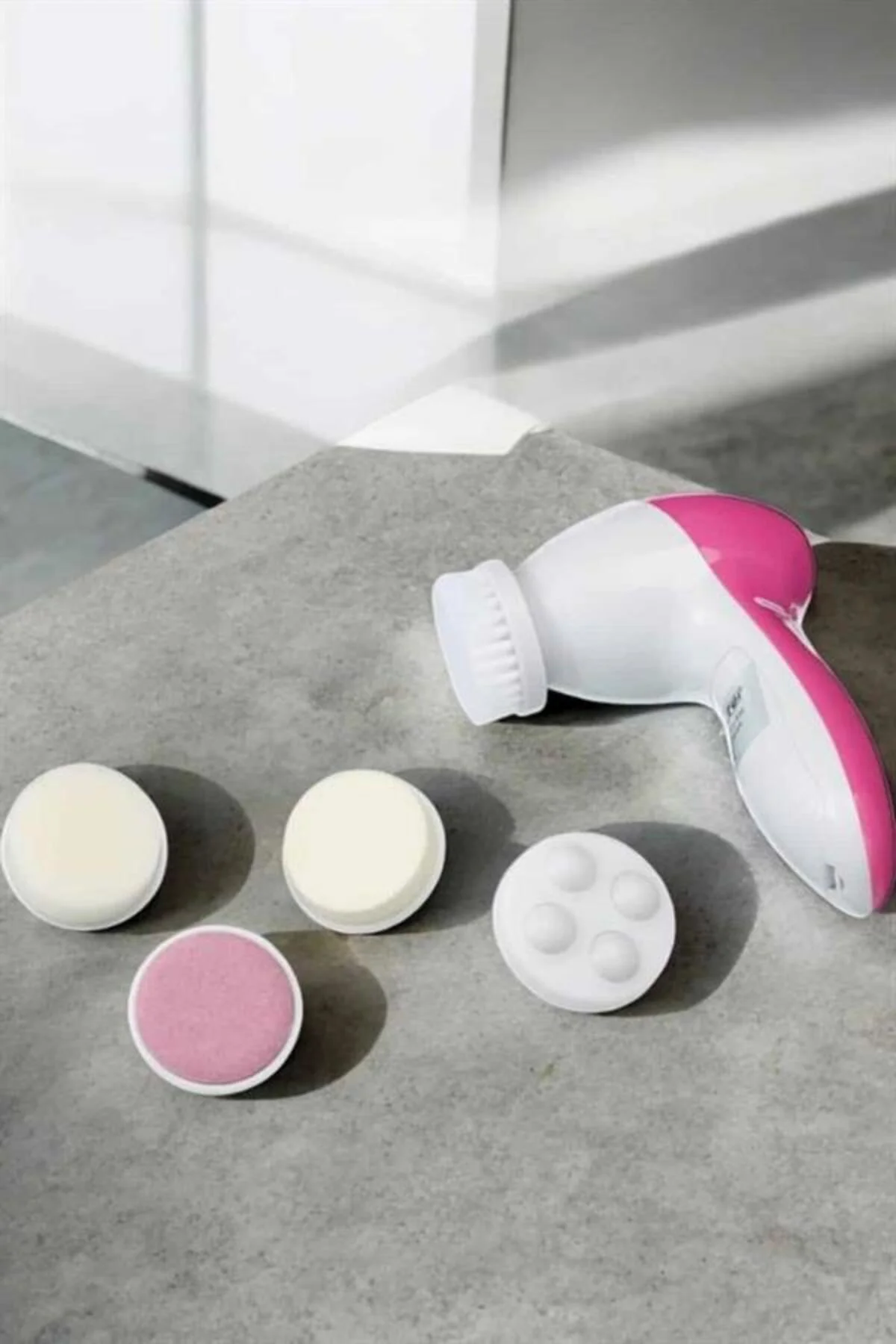 Uzun Pil Ömrü ve Etkili Sonuçlar Sunan 5 Fonksiyonlu Cilt Bakım C