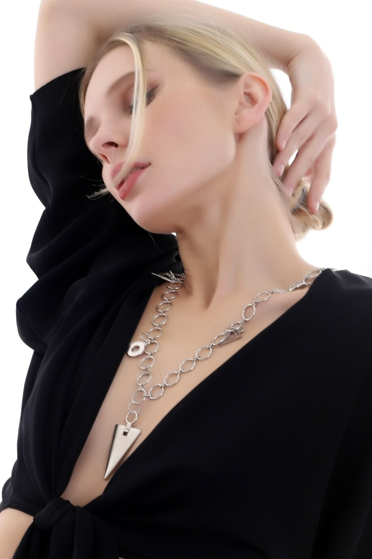 Uzun Zarif Ve Şık Zincir Kolye