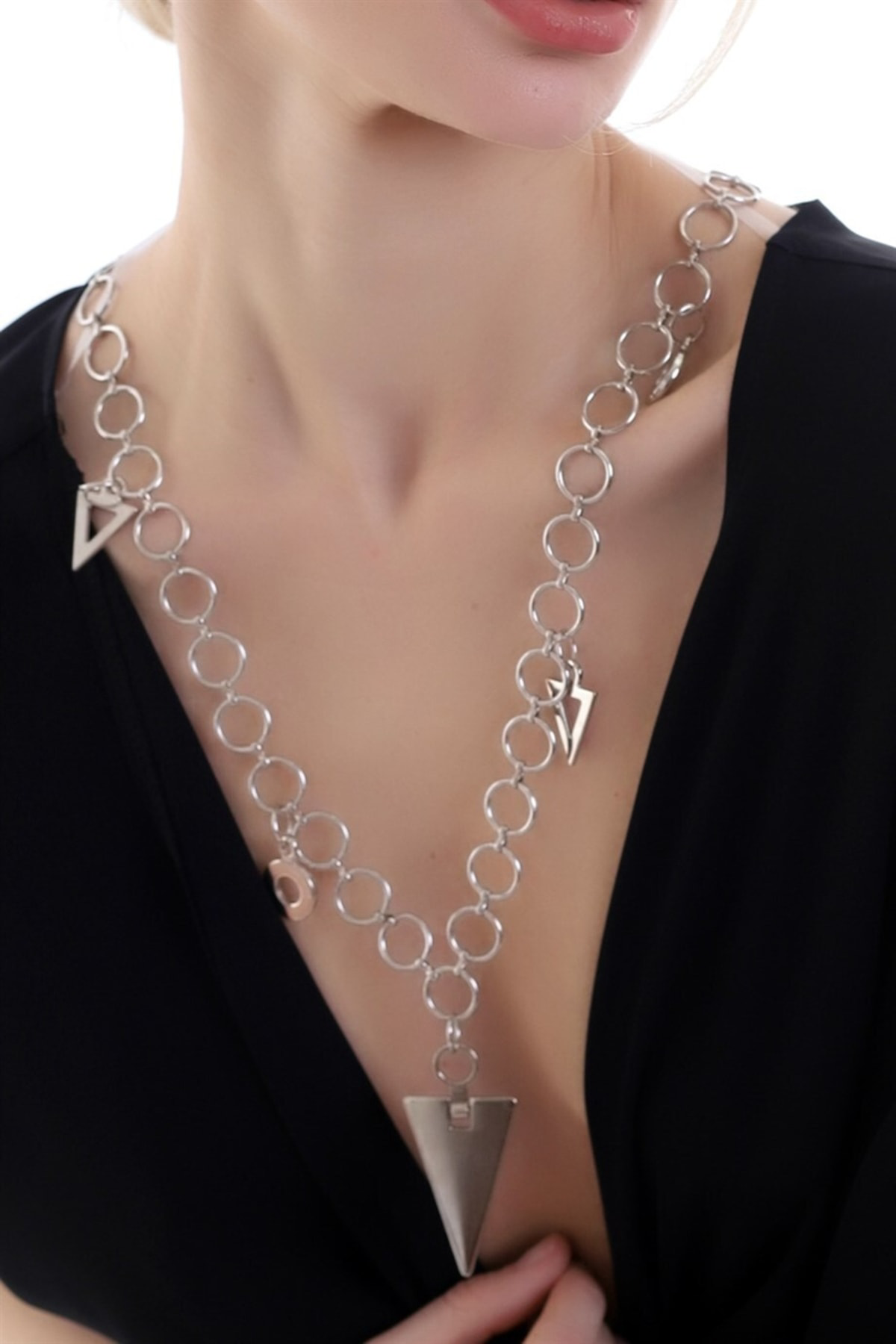 Uzun Zarif Ve Şık Zincir Kolye