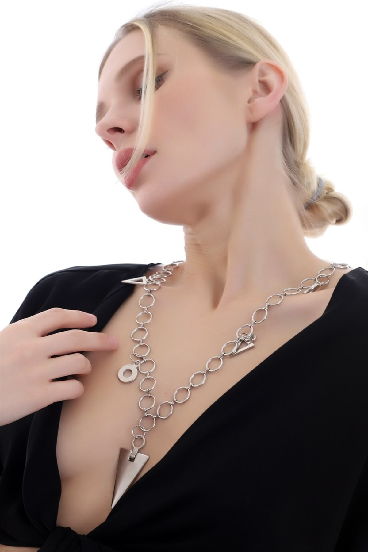 Uzun Zarif Ve Şık Zincir Kolye