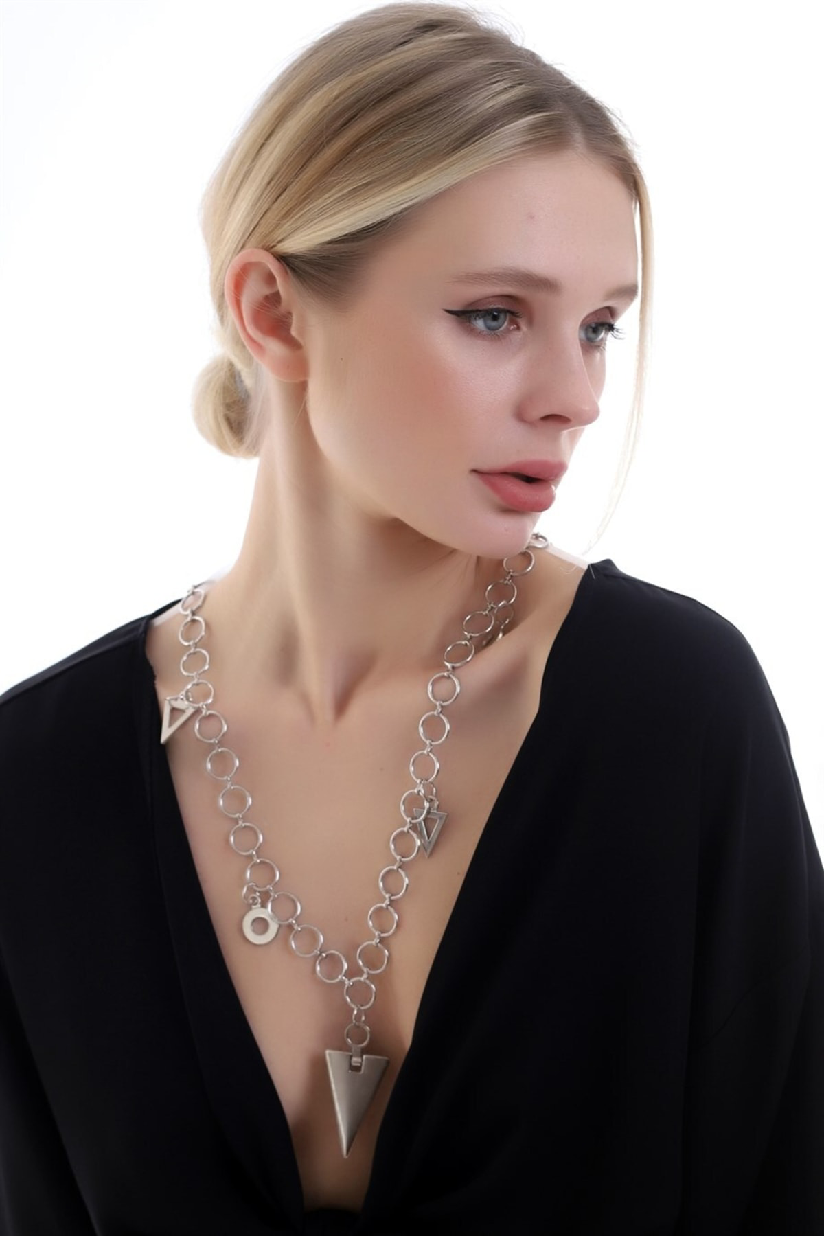 Uzun Zarif Ve Şık Zincir Kolye