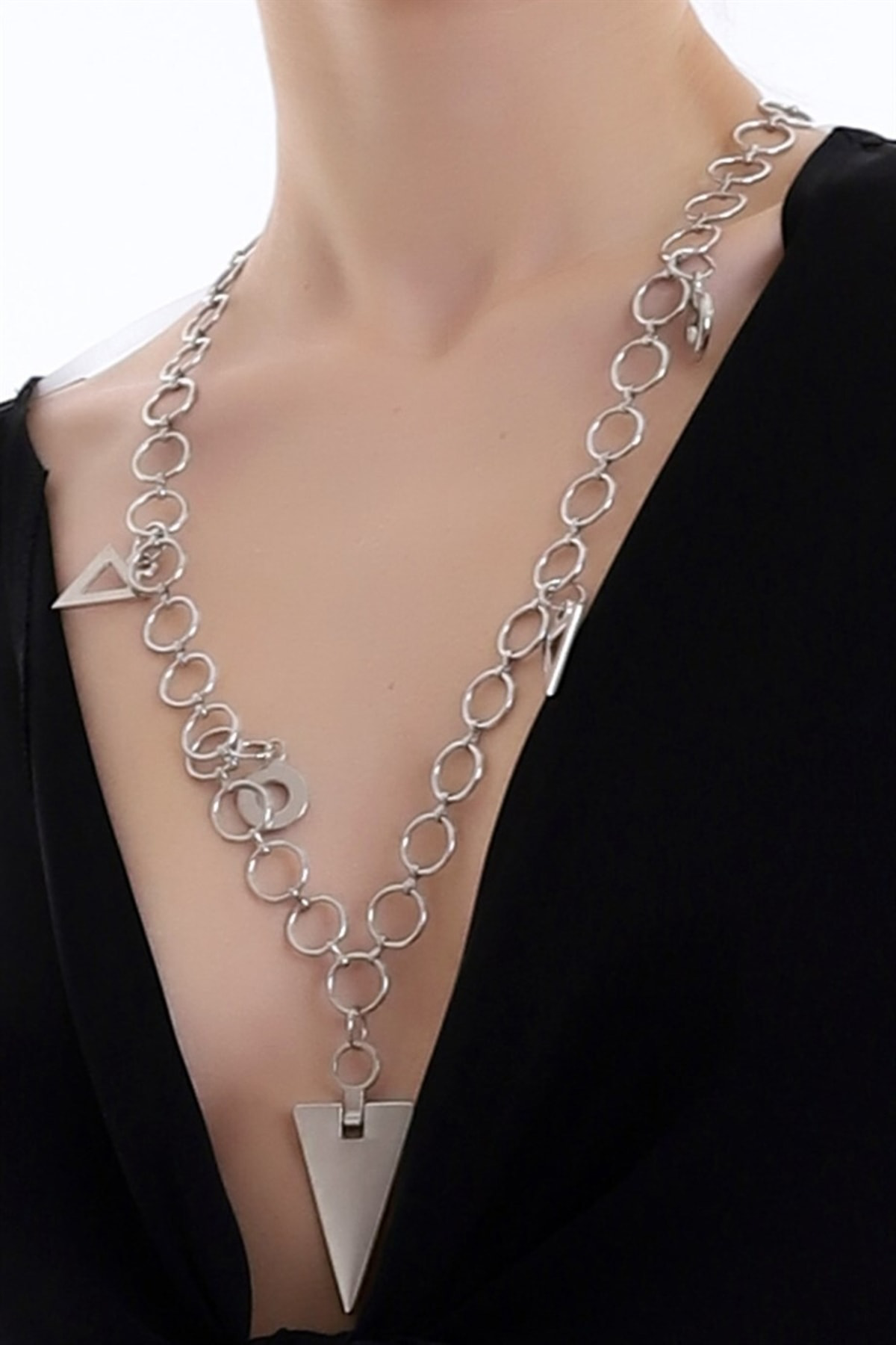 Uzun Zarif Ve Şık Zincir Kolye