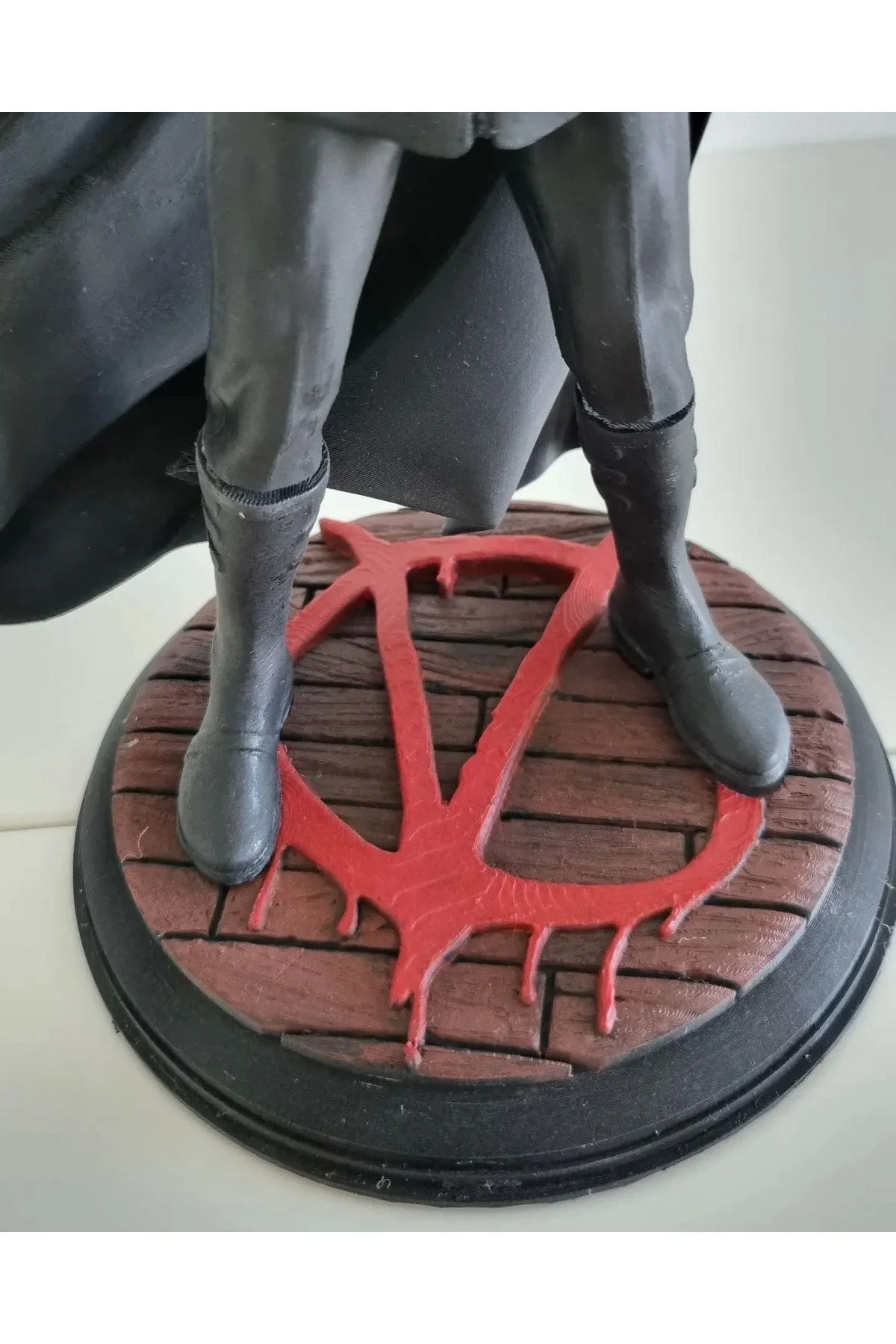 V For Vandetta/ Figür / Yükseklik 28 Cm