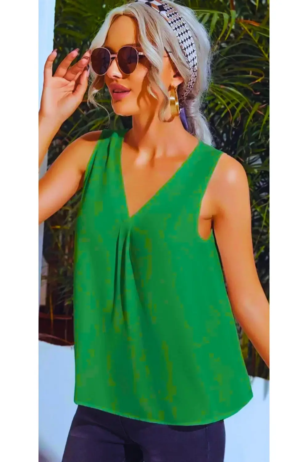 V Yaka Kolsuz Göğüs Kat Detaylı Standart Rahat Kesim Şık Ve Cool