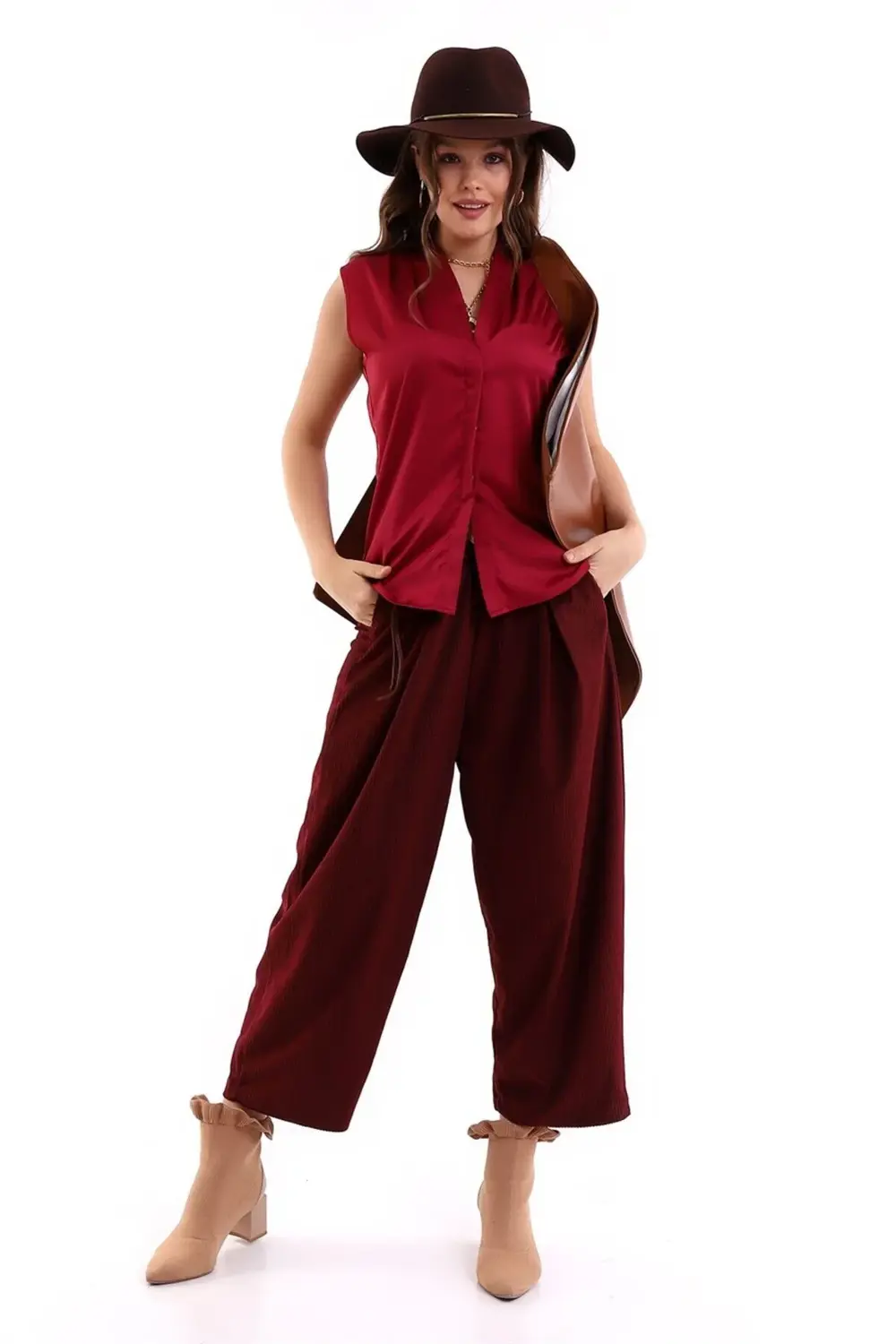 V Yaka Kolsuz Omuz Detaylı Bol Kesim Rahat Ve Cool Bluz