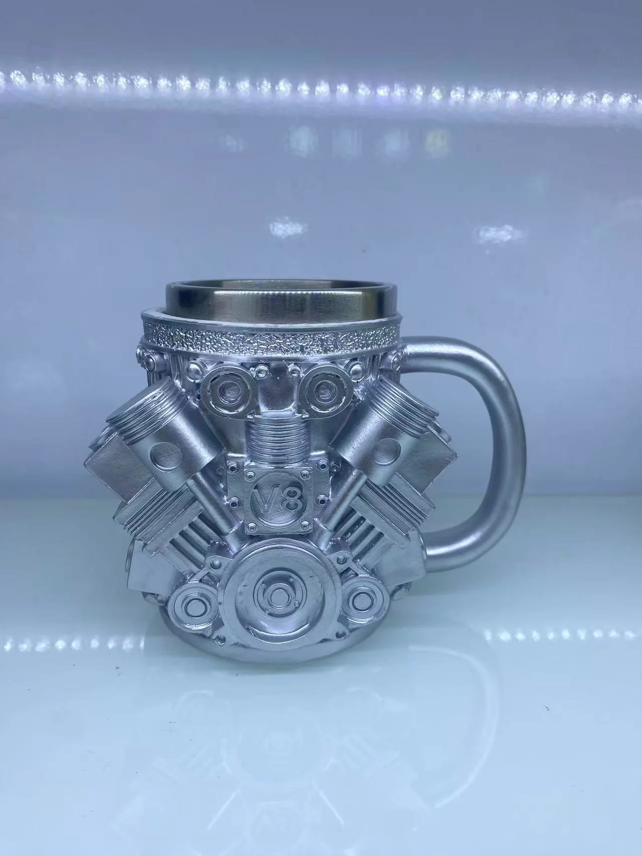 V8 Çelik Kupa