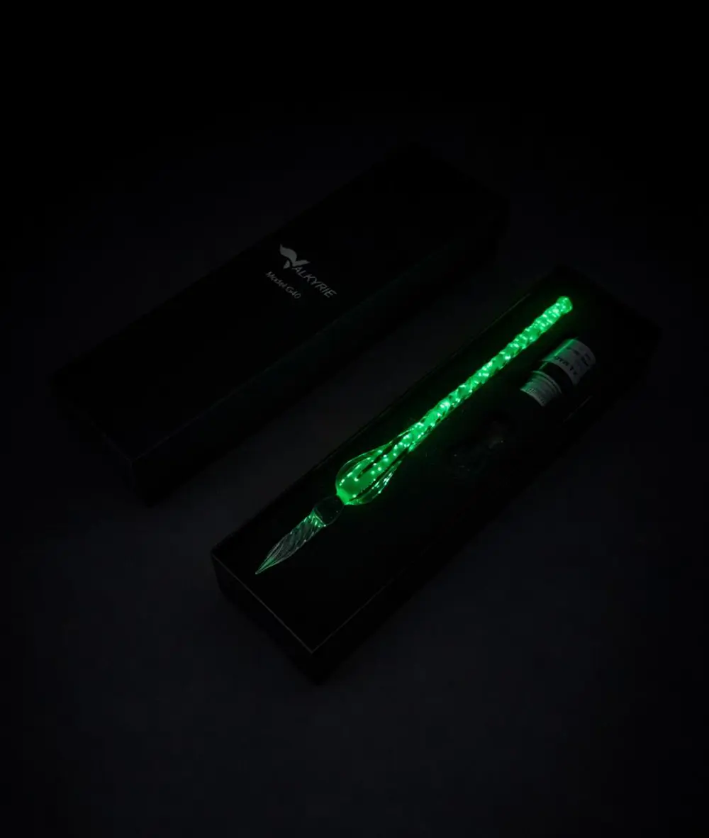 Valkyrie El Yapımı Fosforlu Cam Dip Kalem Seti – Karanlıkta Parla Valkyrie El Yapımı Fosforlu Cam Dip Kalem Seti – Karanlıkta Parla