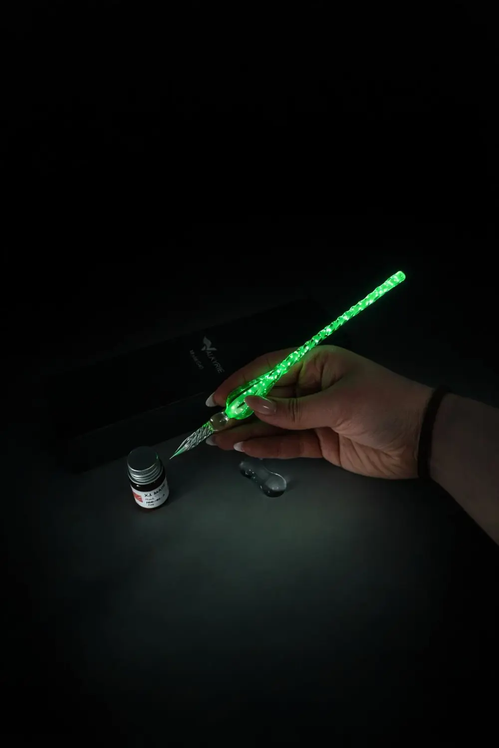 Valkyrie El Yapımı Fosforlu Cam Dip Kalem Seti – Karanlıkta Parla Valkyrie El Yapımı Fosforlu Cam Dip Kalem Seti – Karanlıkta Parla