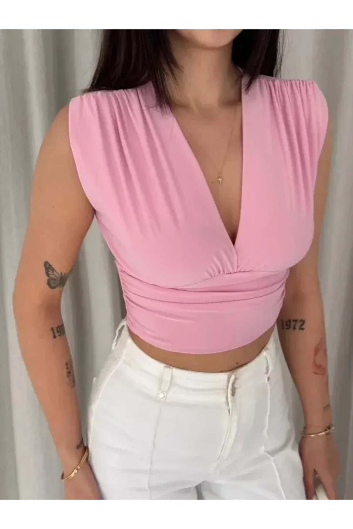 Vatkalı Kolsuz V Yaka Drapeli Crop Bluz Likralı Fit - Pembe