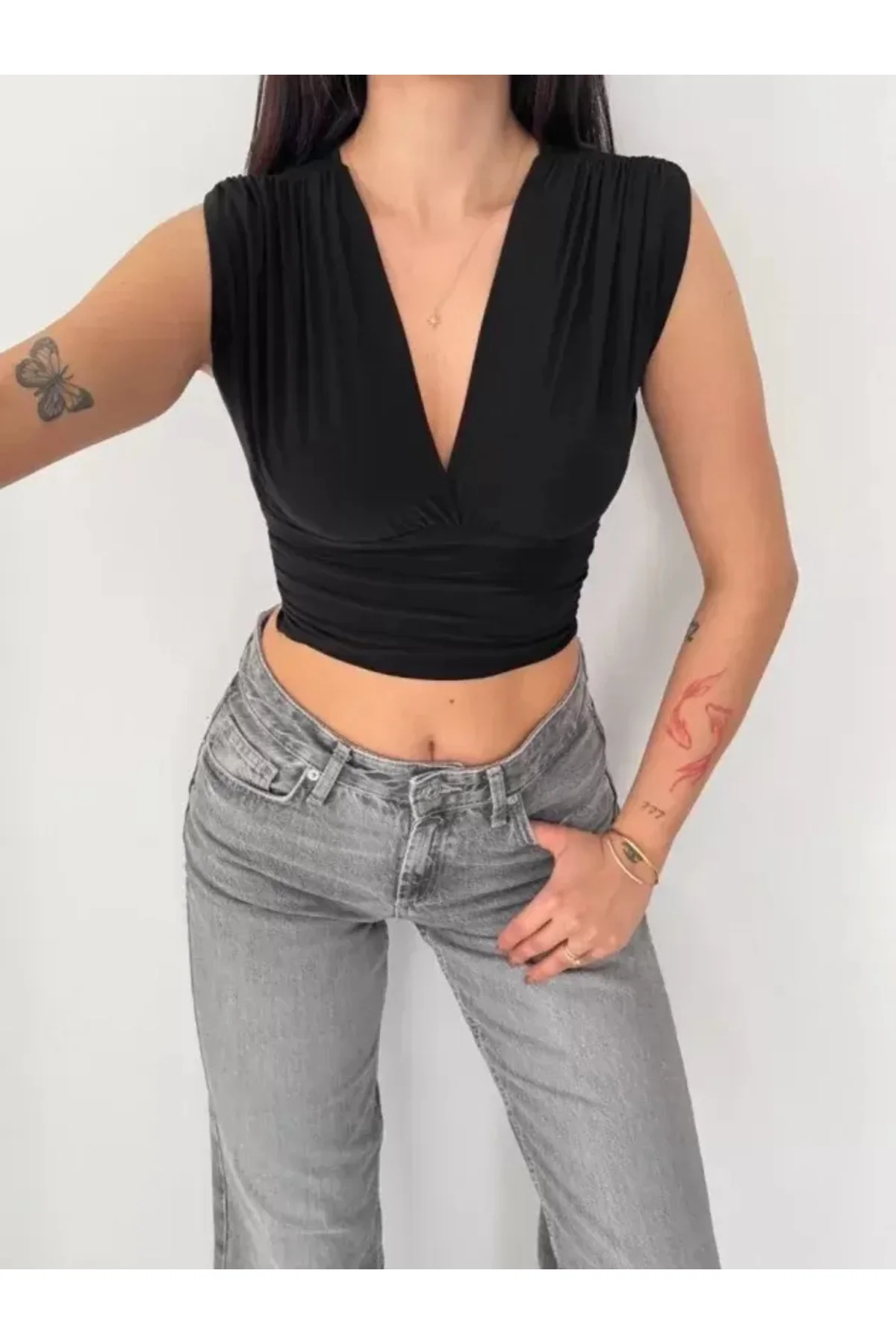 Vatkalı Kolsuz V Yaka Drapeli Crop Bluz Likralı Fit - Siyah