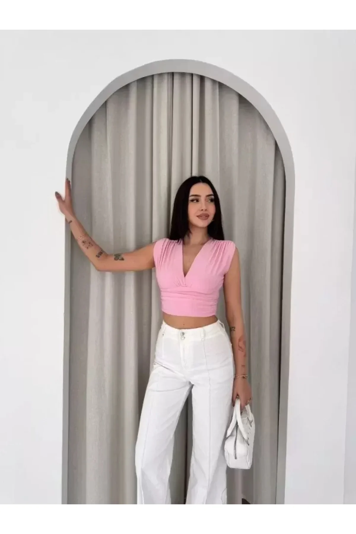 Vatkalı Kolsuz V Yaka Drapeli Crop Bluz Likralı Fit - Pembe