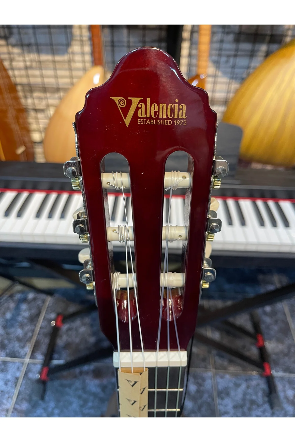 VC104TRDS Klasik Gitar 4/4 Bordo Sunburst Sap Çelikli