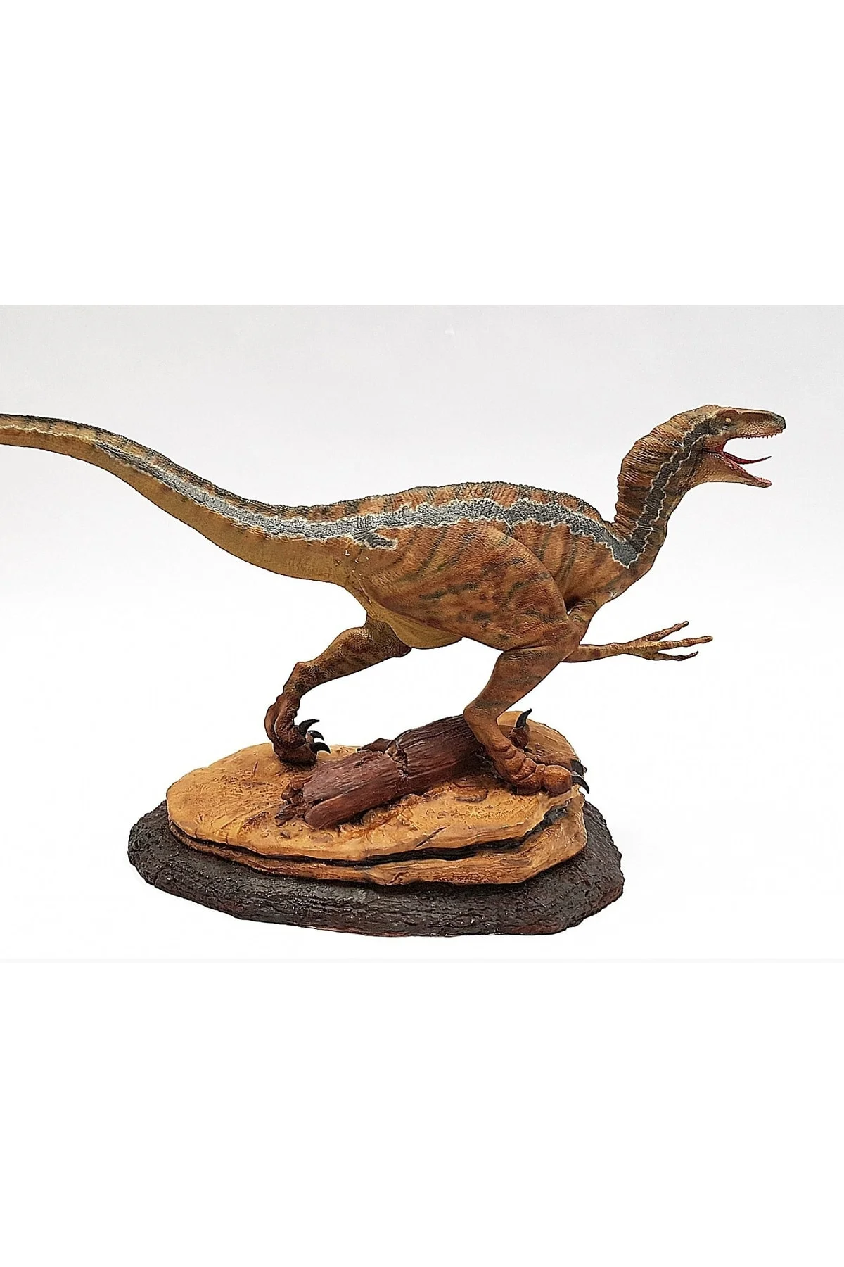 Velociraptor Jurassic World Boyalı Figür 38 Cm (DEV BOY)