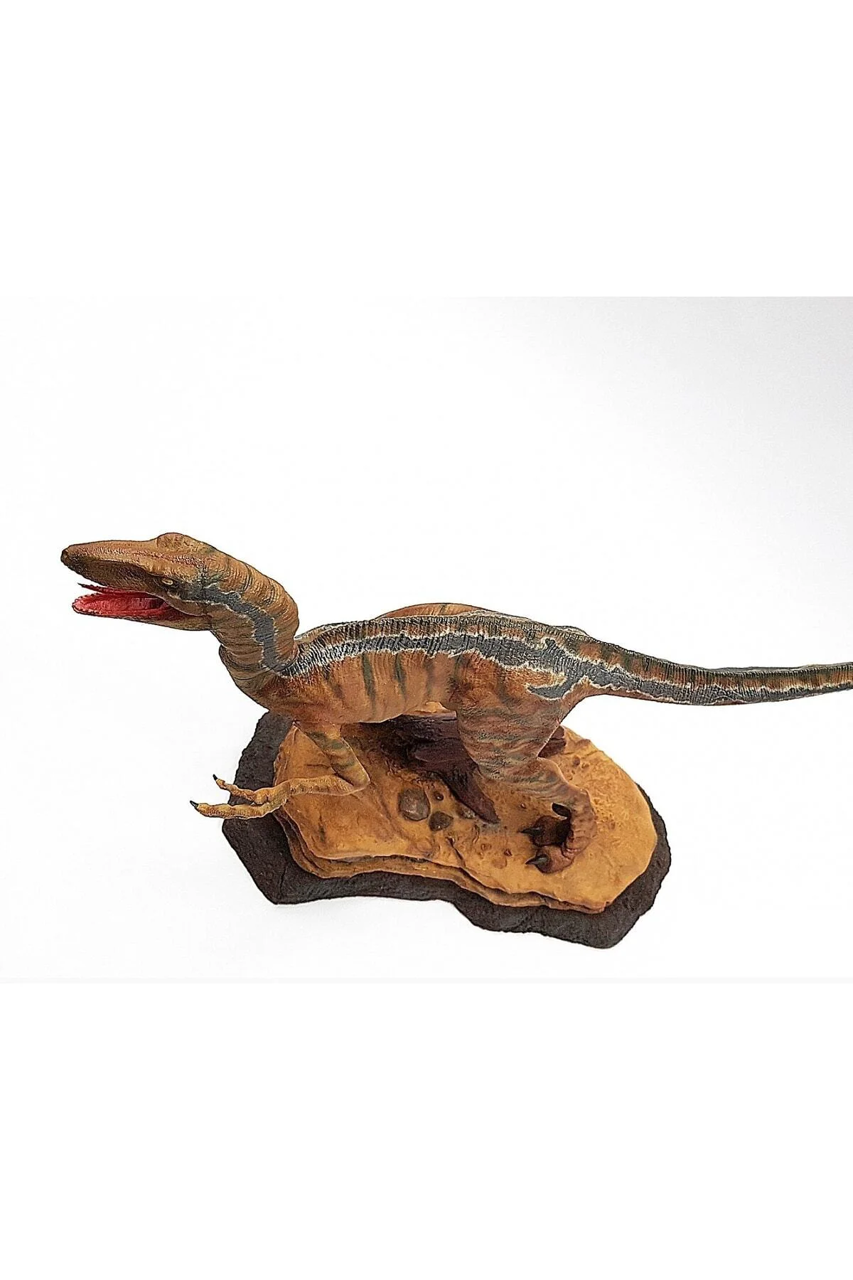 Velociraptor Jurassic World Boyalı Figür 38 Cm (DEV BOY)