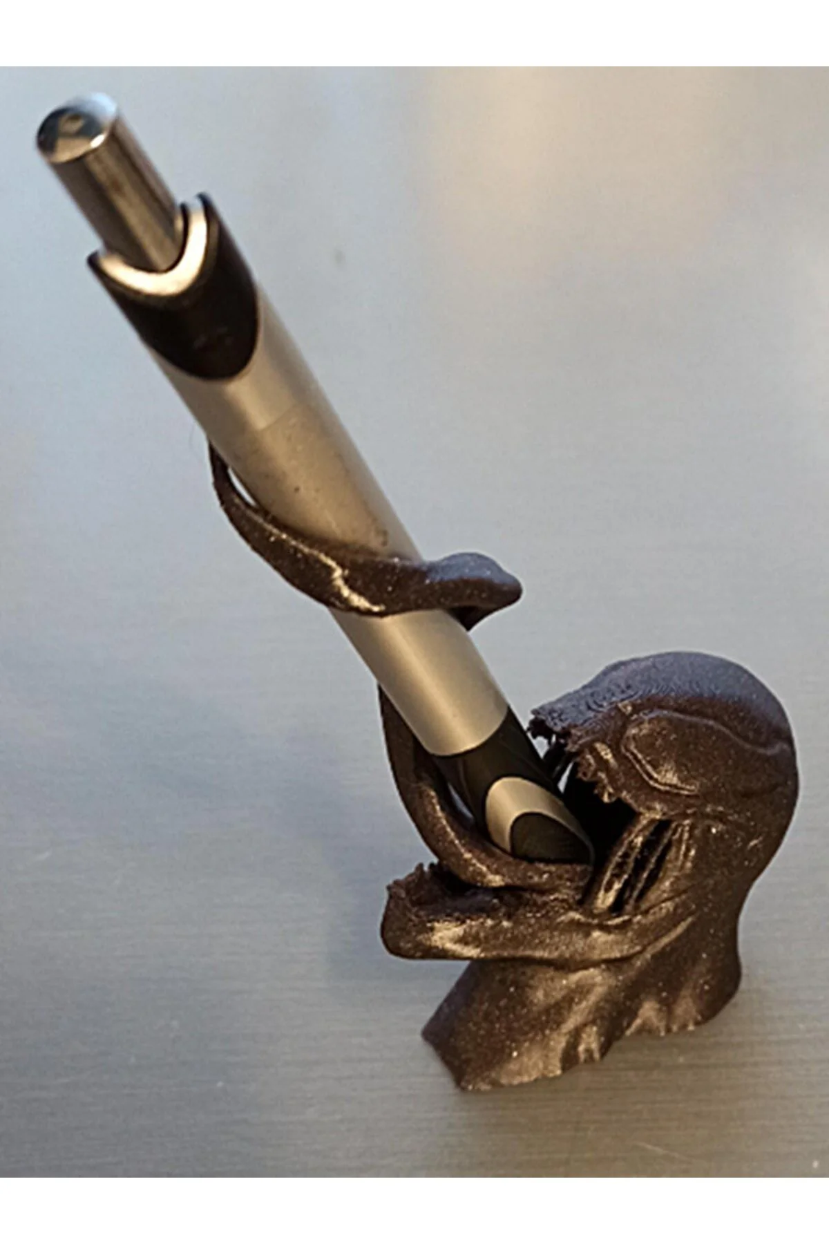 Venom Kalem Tutucu 22 Cm