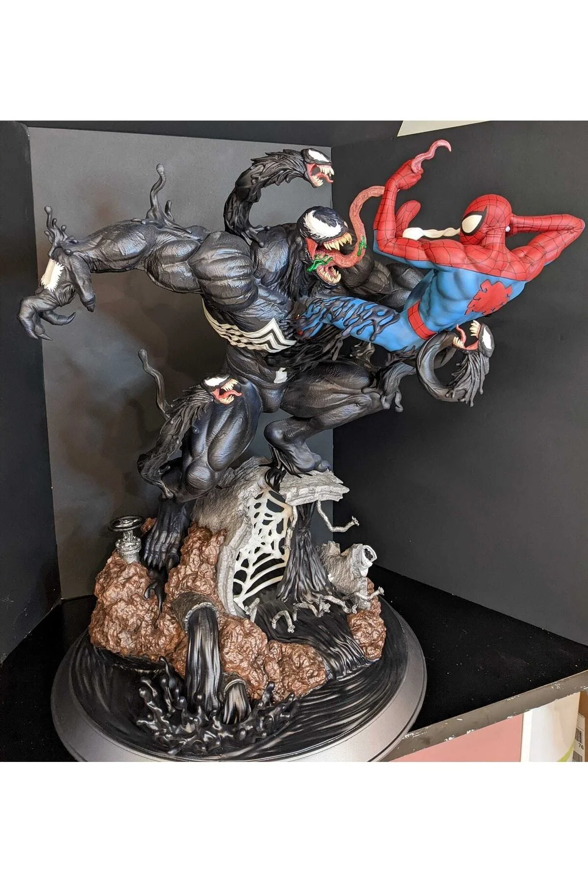 Venom Vs Spiderman Azılı Düşman Boyalı Figür 20 Cm (büyük Boy)