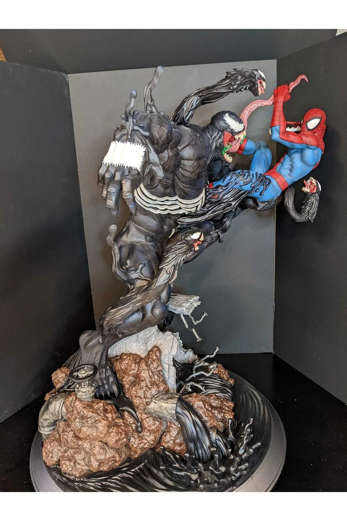Venom Vs Spiderman Azılı Düşman Boyalı Figür 20 Cm (büyük Boy)