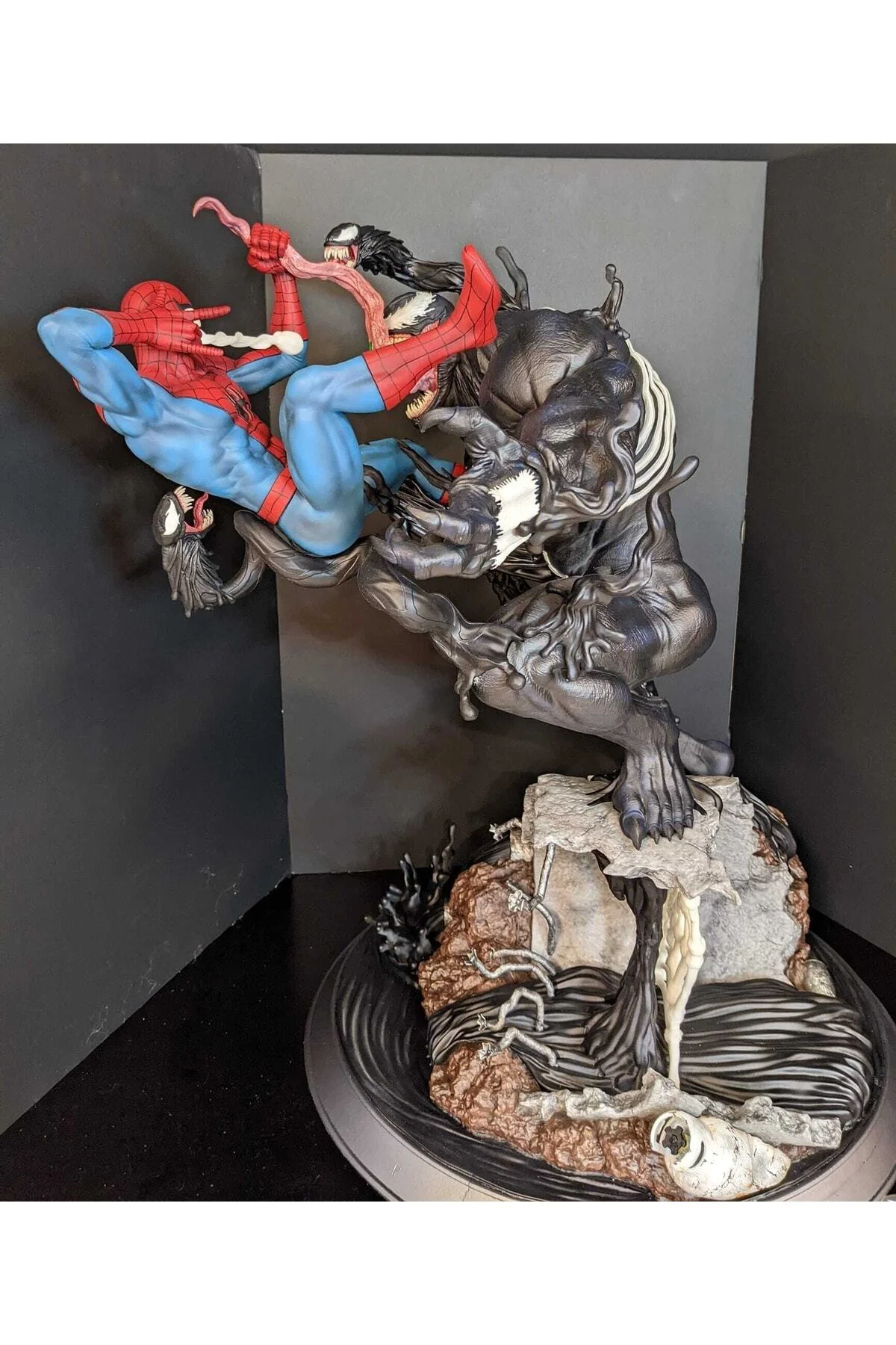 Venom Vs Spiderman Azılı Düşman Boyalı Figür 20 Cm (büyük Boy)