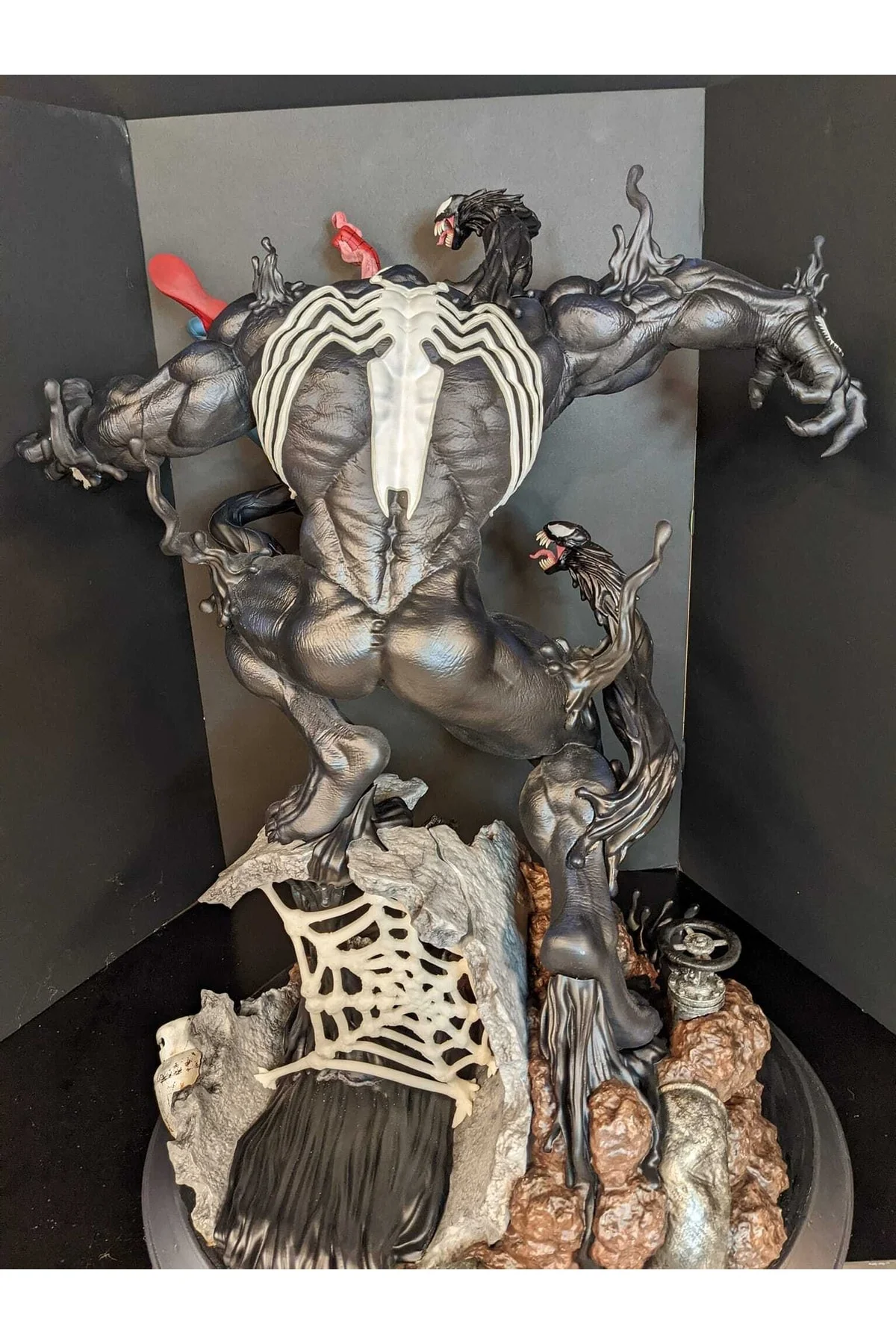 Venom Vs Spiderman Azılı Düşman Boyalı Figür 20 Cm (büyük Boy)