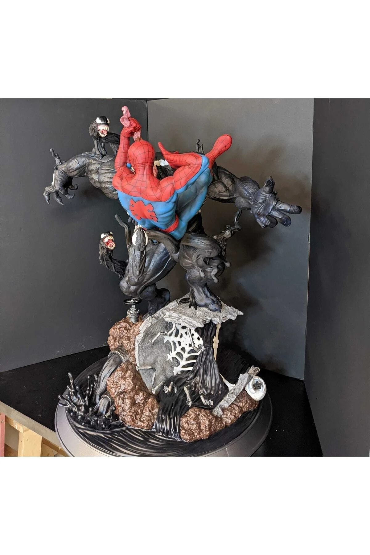 Venom Vs Spiderman Azılı Düşman Boyalı Figür 20 Cm (büyük Boy)