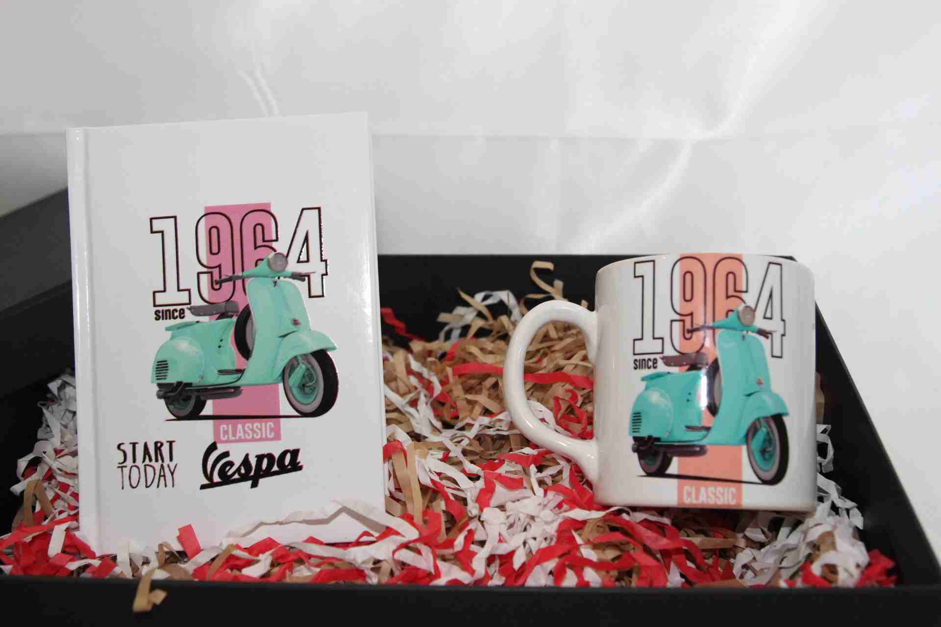 Vespa Temalı Kupa Bardak ve Defter Hediye Kutusu