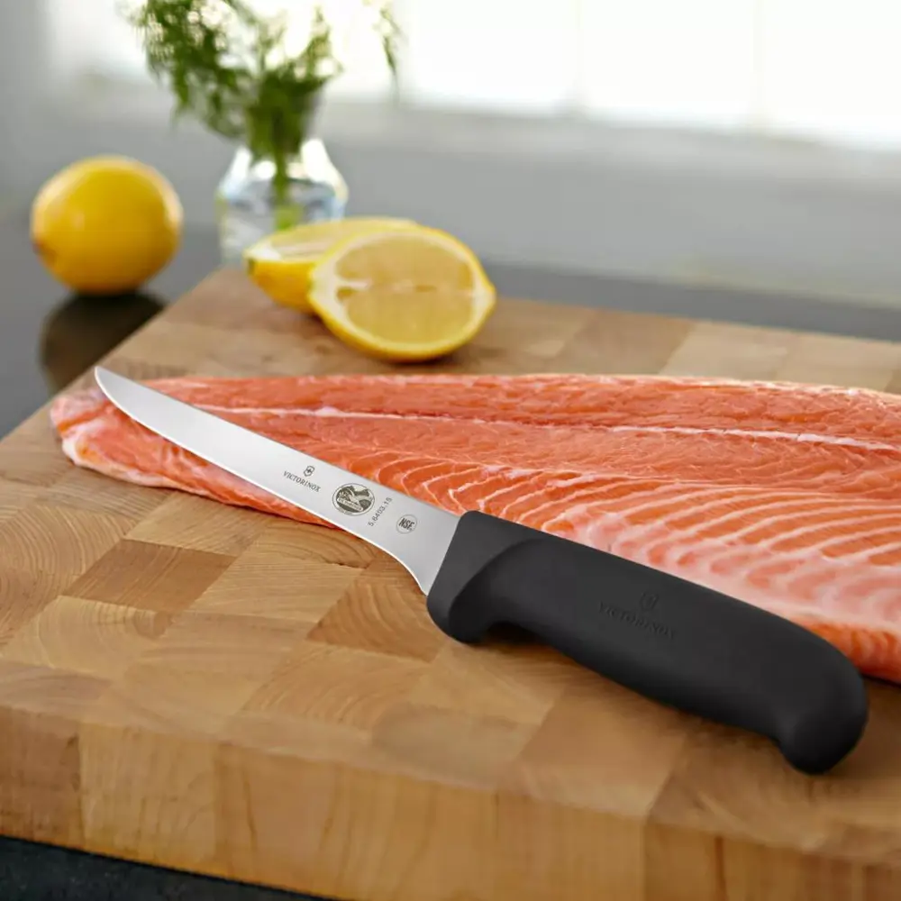 Victorinox Fibrox 12cm Kavisli Dar Ağız Sıyırma Bıçağı 5.6403.12 