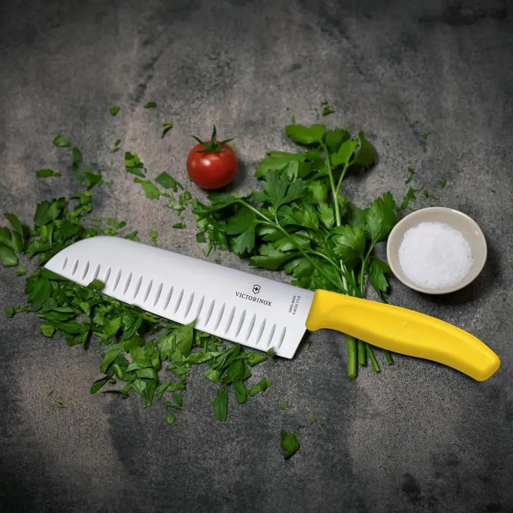 Victorinox SwissClassic 17cm Santoku Bıçağı Oluklu 6.8526.17L8B S