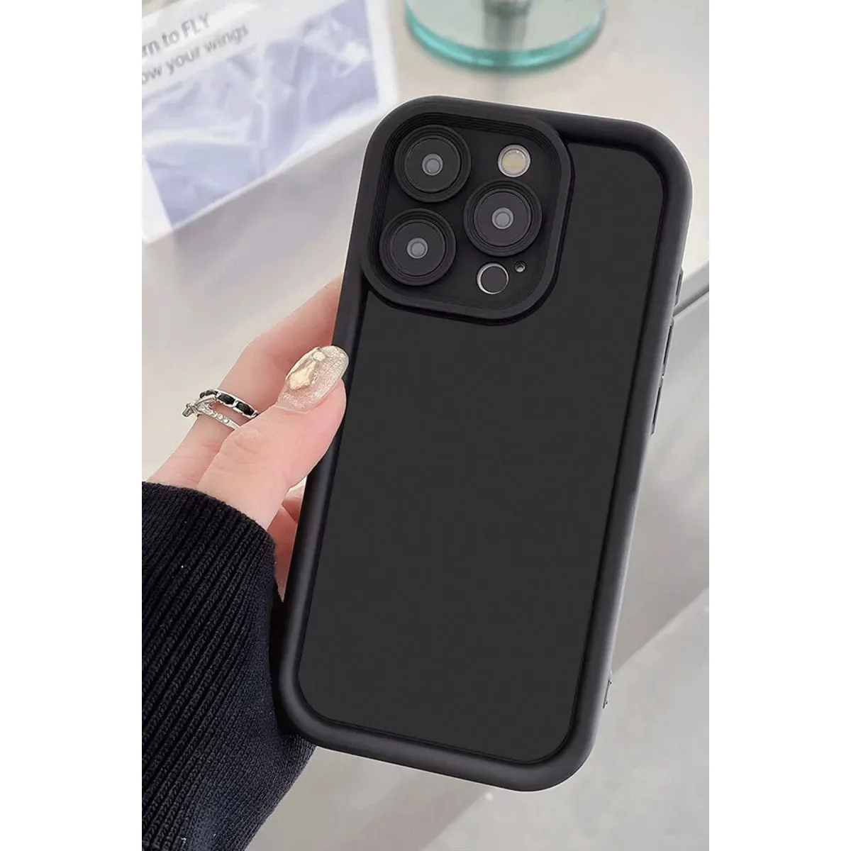 Viera Silikon Kılıf iPhone 16 Pro Kırmızı - Maksimum Koruma ve Şıklık