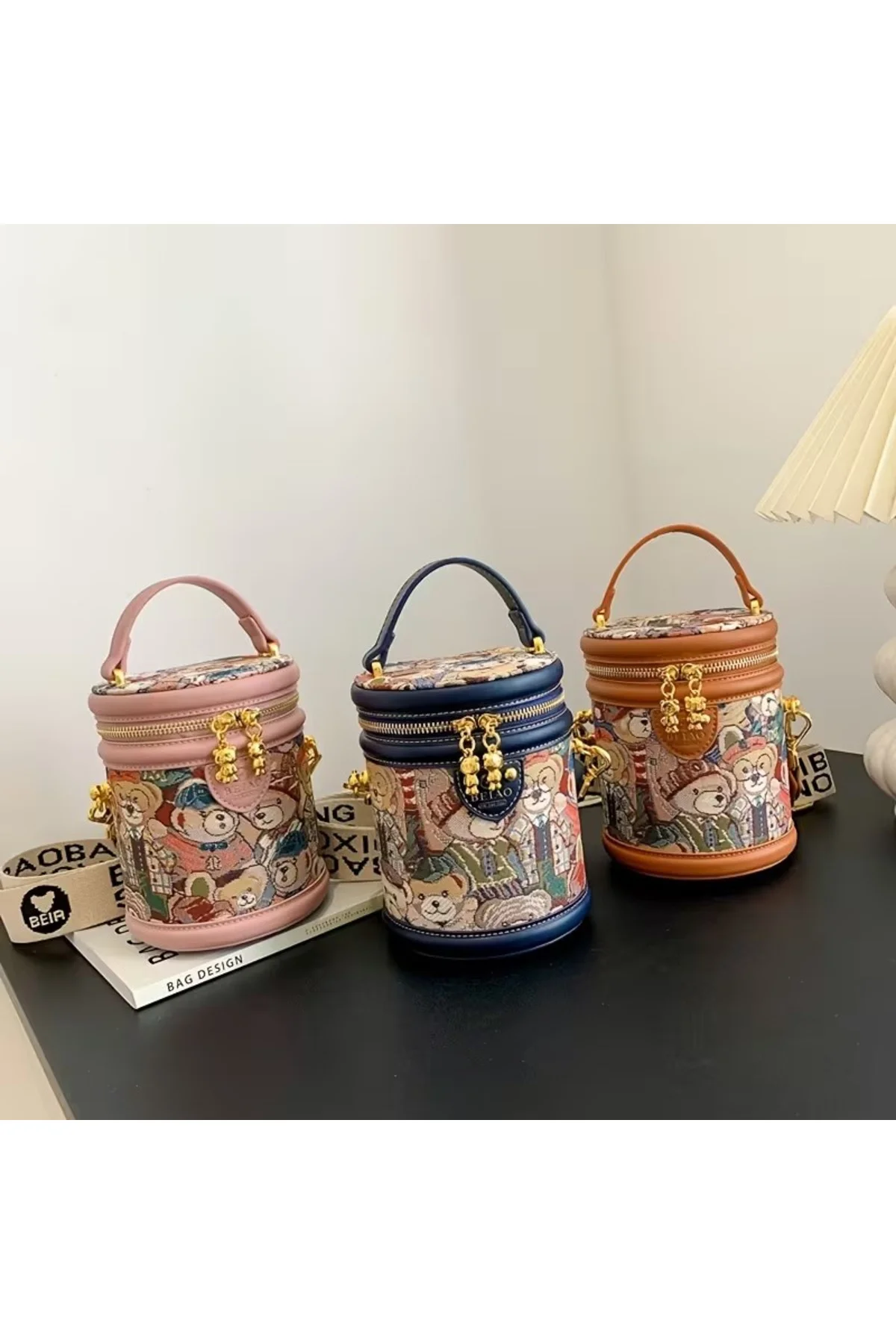 Vintage Ayıcık Baskılı Kahverengi Detaylı Crossbody ve Elde Taşıma Çantası Vintage Ayıcık Baskılı Kahverengi Detaylı Crossbody ve Elde Taşıma Çantası - Görsel 3