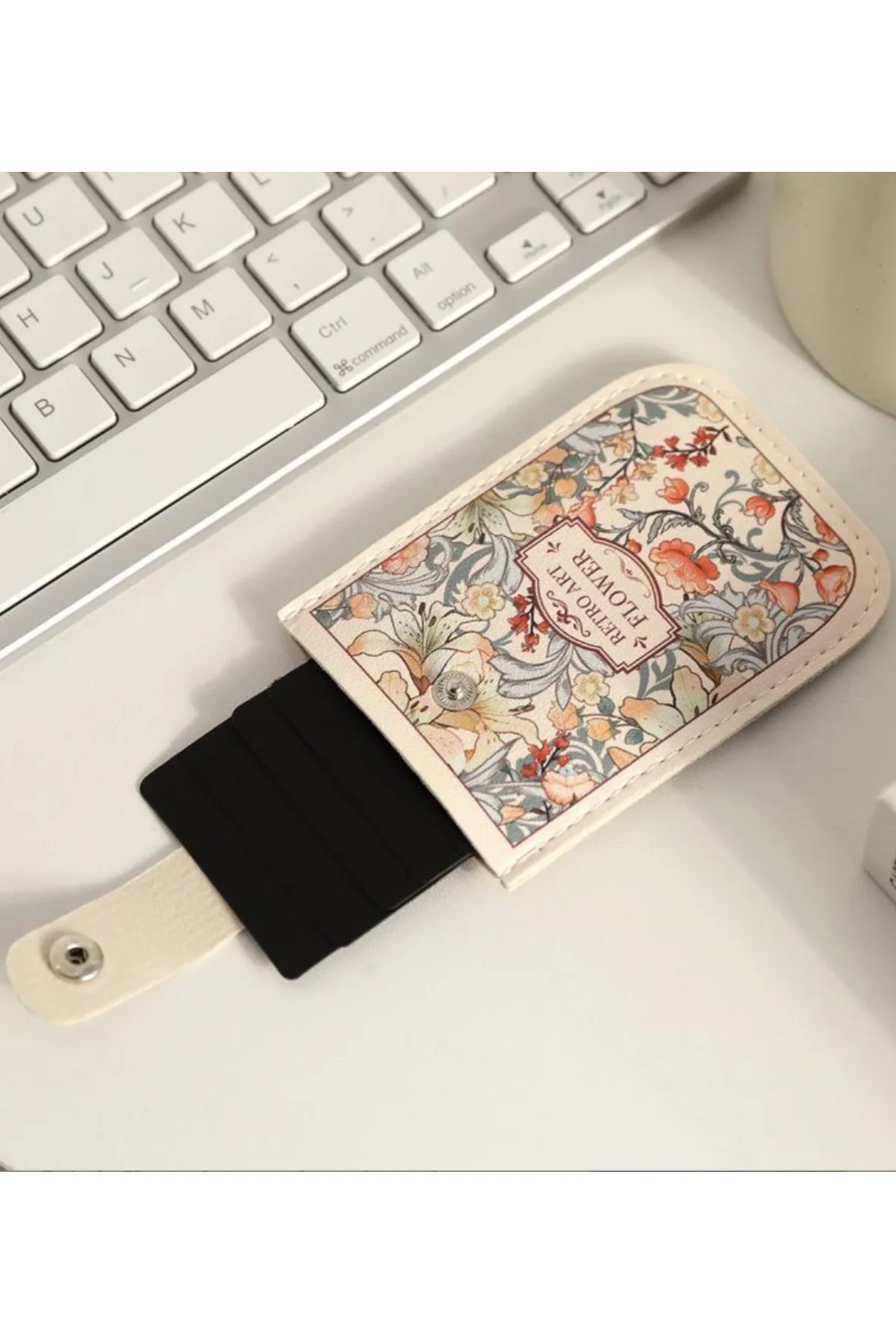 Vintage Çiçek Desenli Suni Deri Kartlık