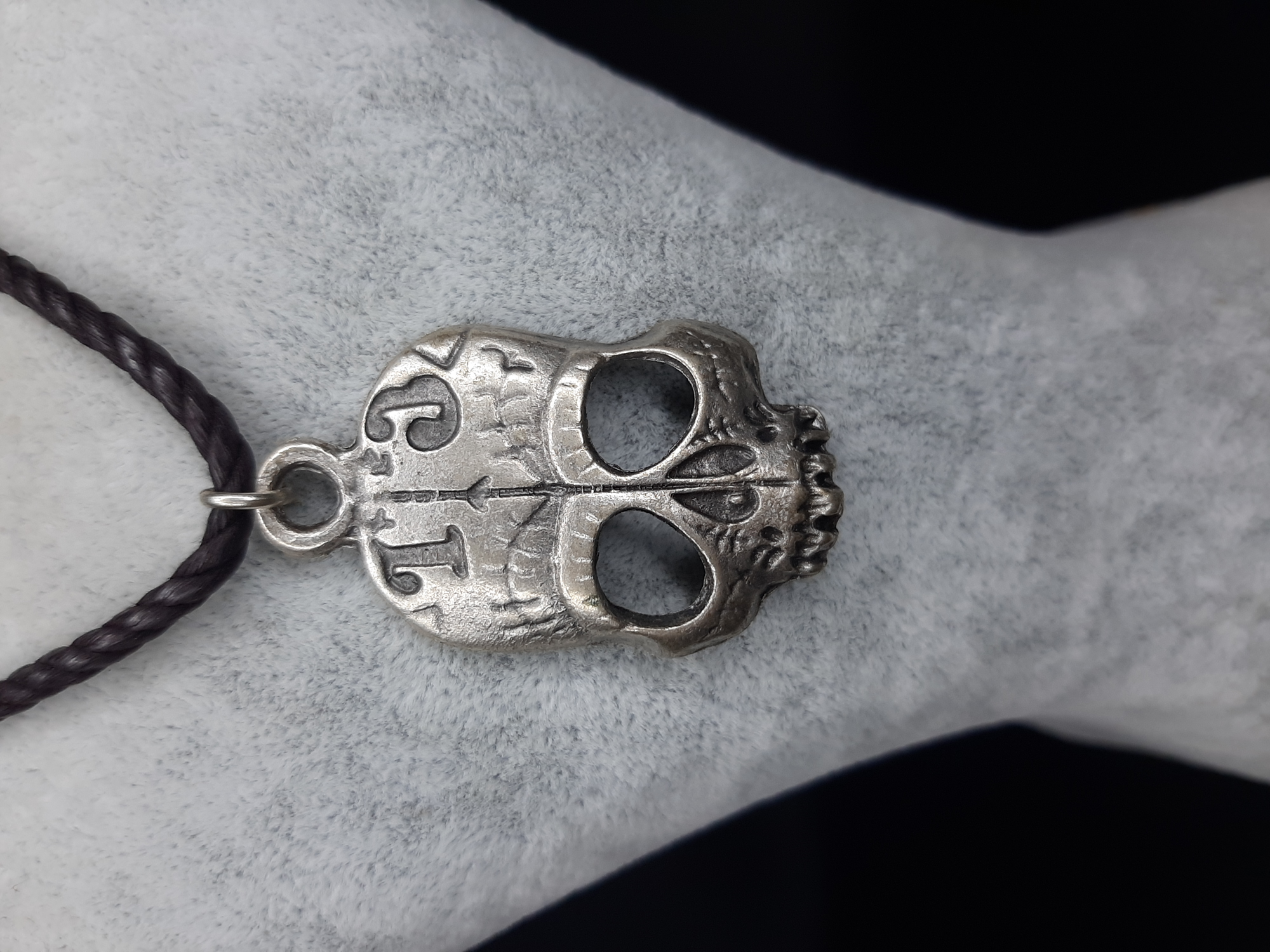 Vintage Kafatası Kolye - Ayarlanabilir Deri İpli Metal Kolye