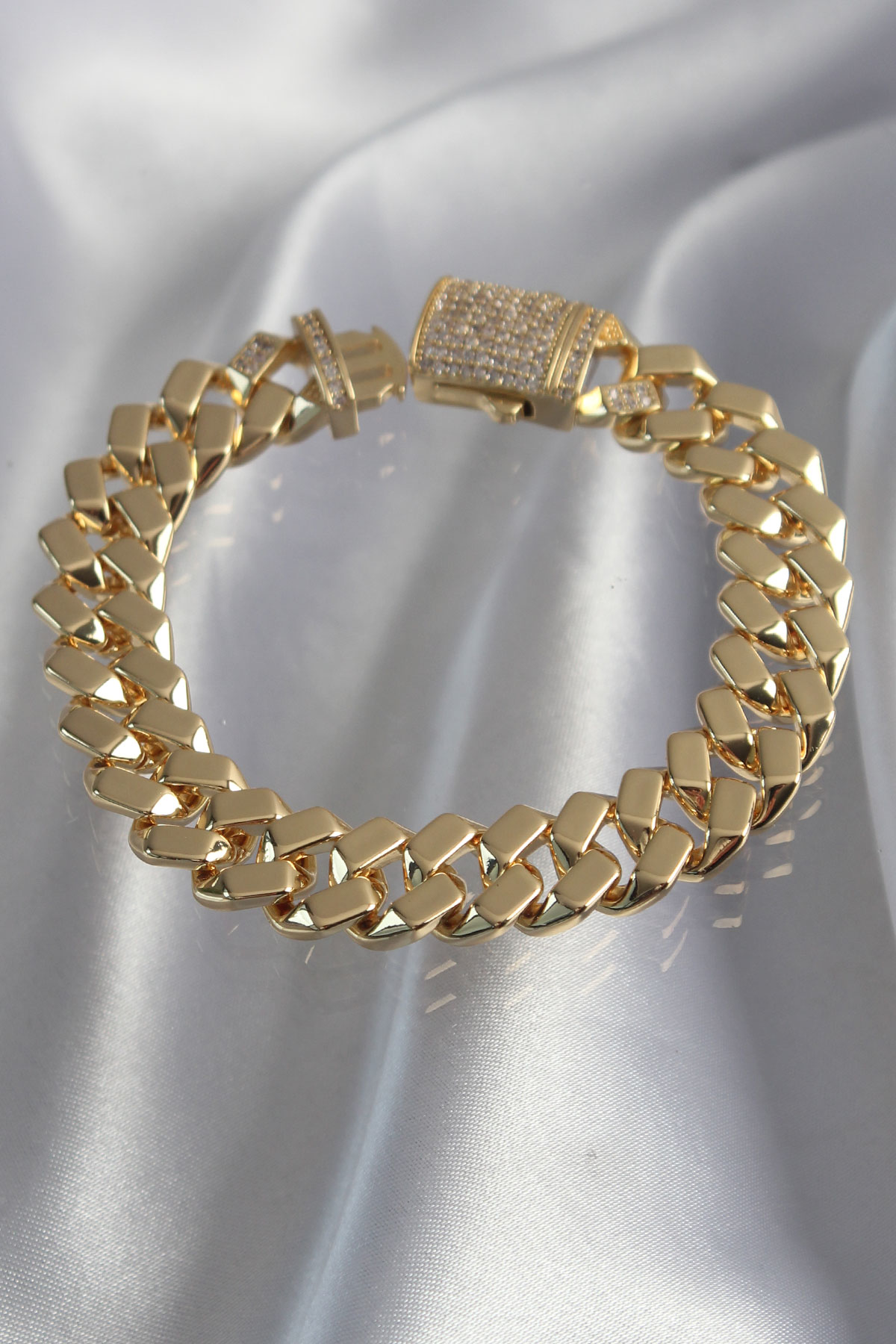 Vip Seri Gurmet Zirkon Taşlı Gold Renk Bileklik - TJ-BB6173 Vip Seri Gurmet Zirkon Taşlı Gold Renk Bileklik - TJ-BB6173