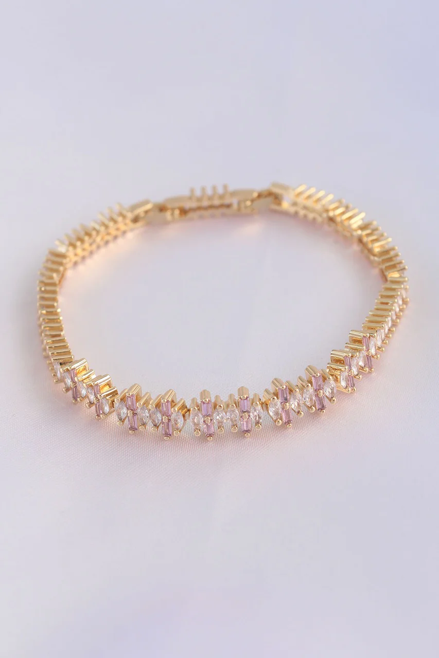 Vip Seri Pirinç Pembe Zirkon Taşlı Gold Renk Baget Model Bileklik - Lisinya Diğer