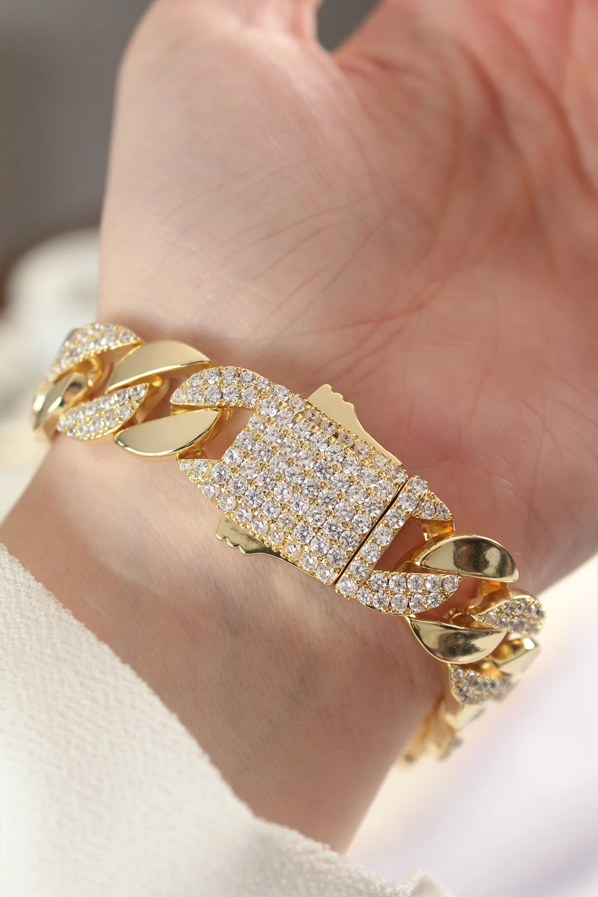 Vip Seri Pirinç Zirkon Taşlı Gold Renk Gurmet Bileklik 5886