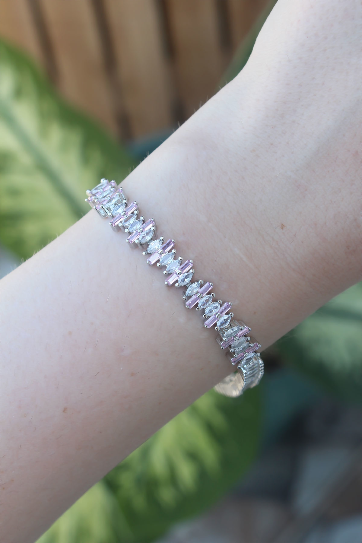 Vip Seri Pirinç Pembe Zirkon Taşlı Gümüş Renk Baget Model Bilekli