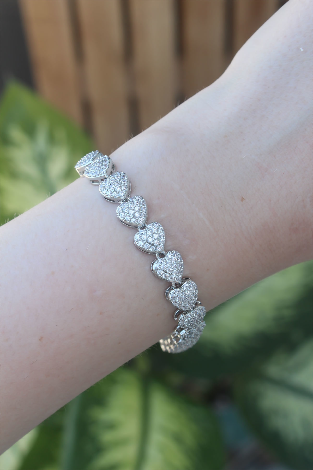 Vip Seri Pirinç Zirkon Taşlı Gümüş Renk Kalp Model Bileklik - TJ-