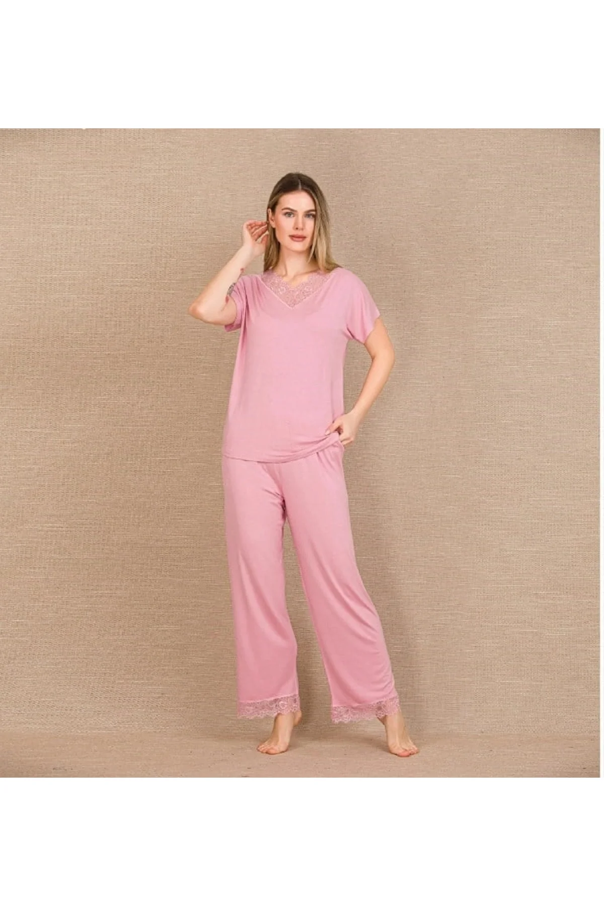 Viskon Şık Tasarım Dantel İşlemeli Pembe Kısa Kol Pijama Takımı