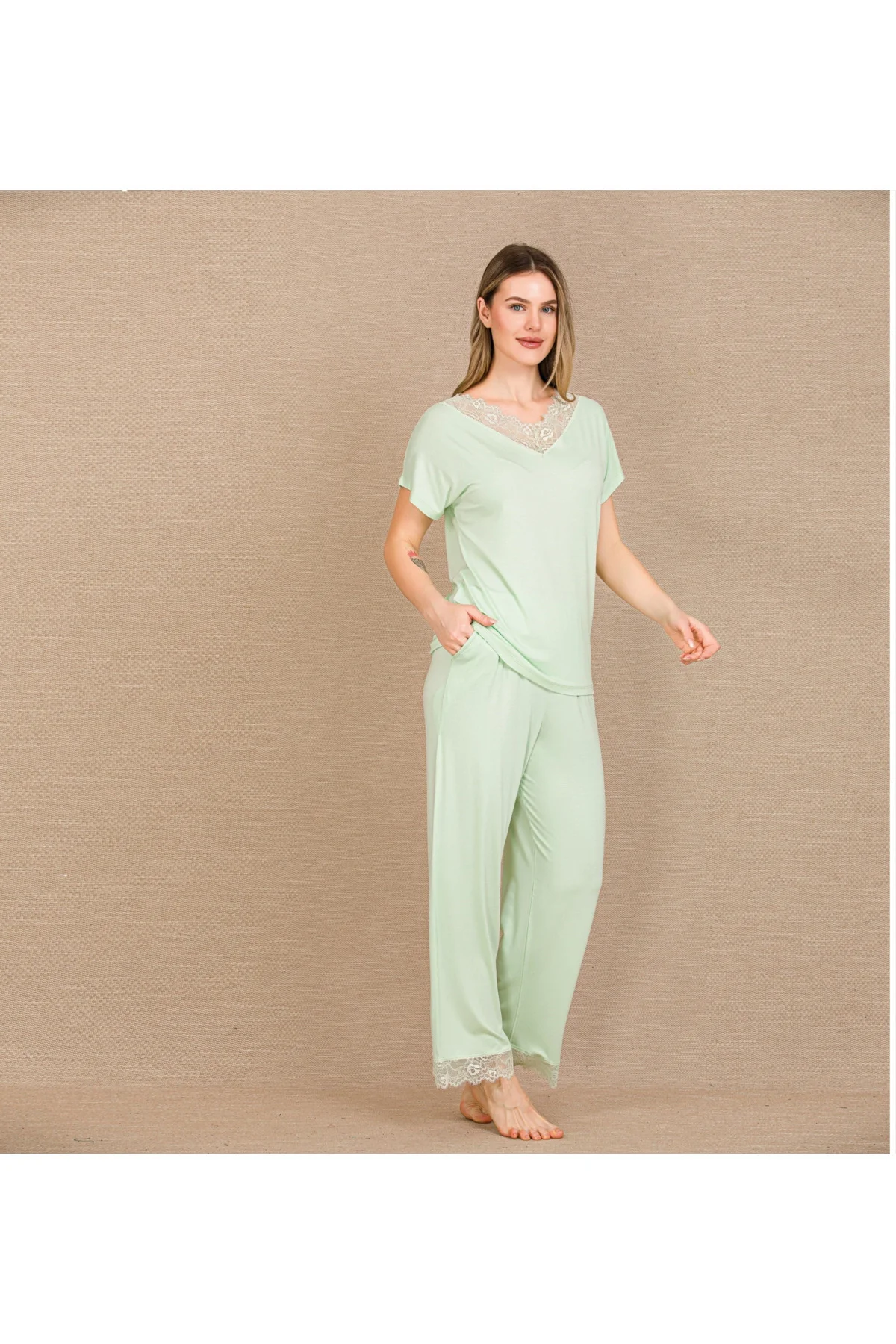 Viskon Şık Tasarım İşlemeli Dantelli Açık Kısa Kol Pijama Takımı - Yeşil - KLBN31258 Viskon Şık Tasarım İşlemeli Dantelli Açık Kısa Kol Pijama Takımı - Yeşil - KLBN31258 - Görsel 2